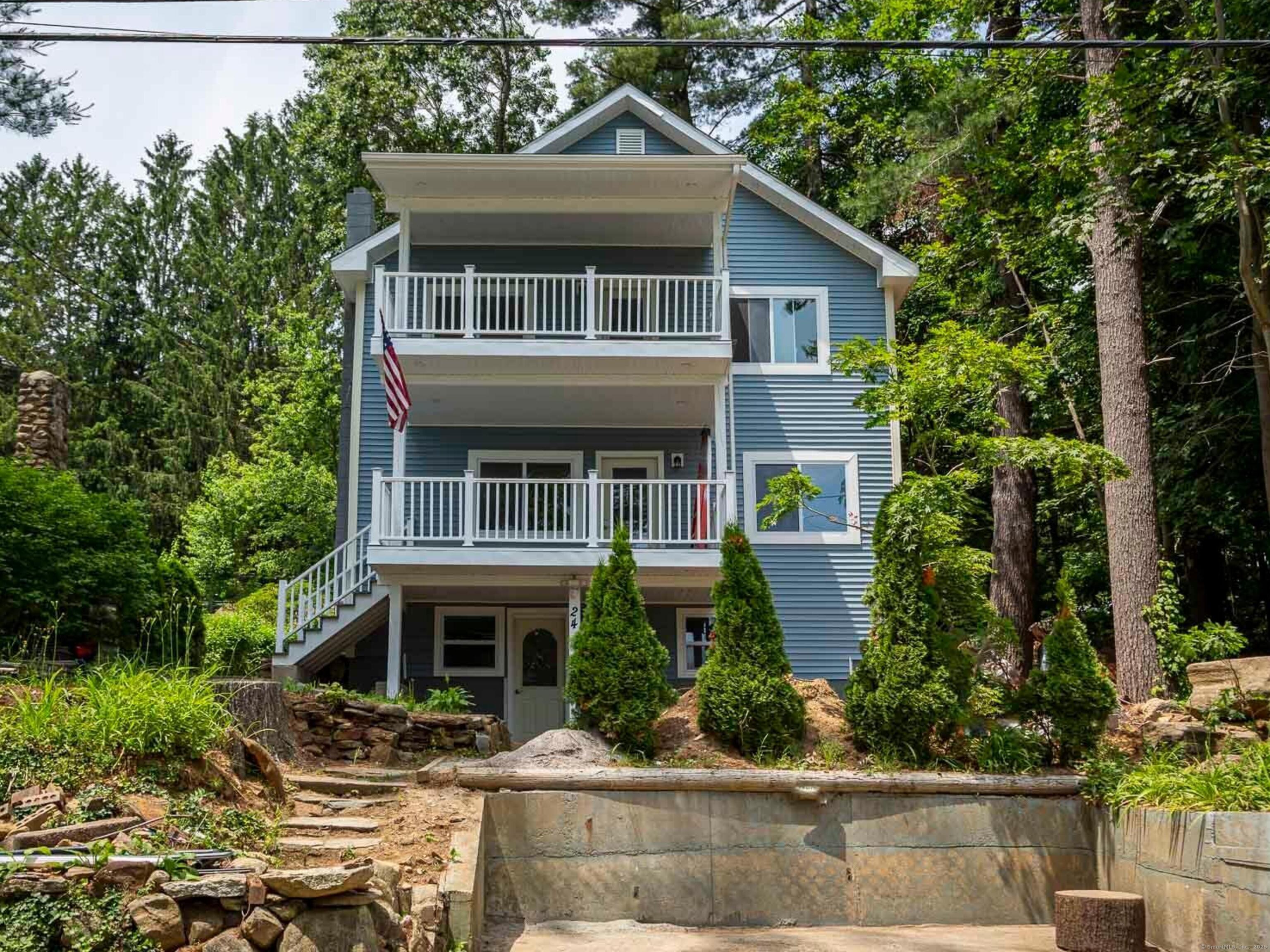 24 Lake Shore Boulevard