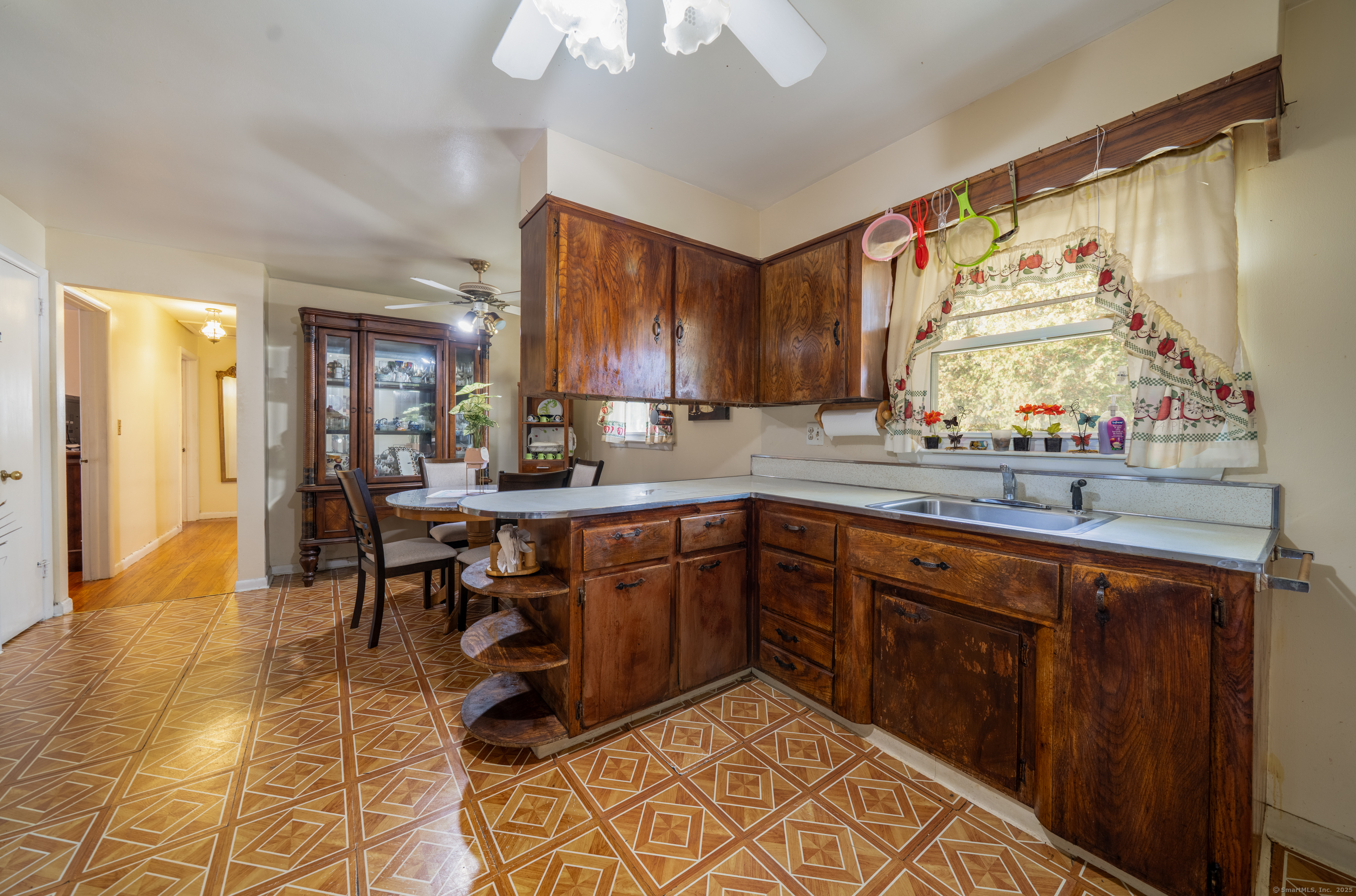 290 Hollywood Avenue