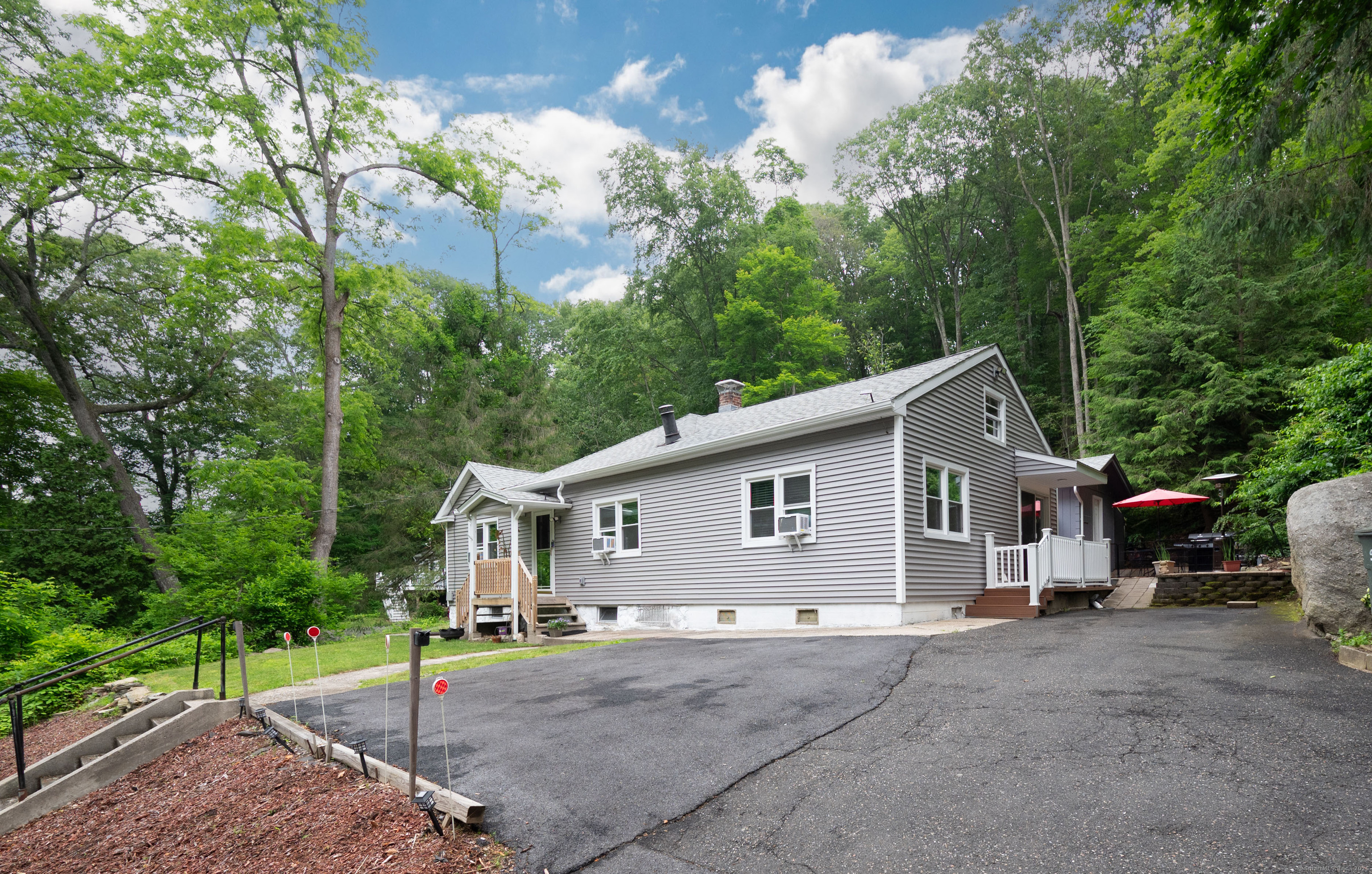 Property for Sale at Chestnut Ridge Road, Bethel, Connecticut - Bedrooms: 3 
Bathrooms: 2 
Rooms: 5  - $415,000