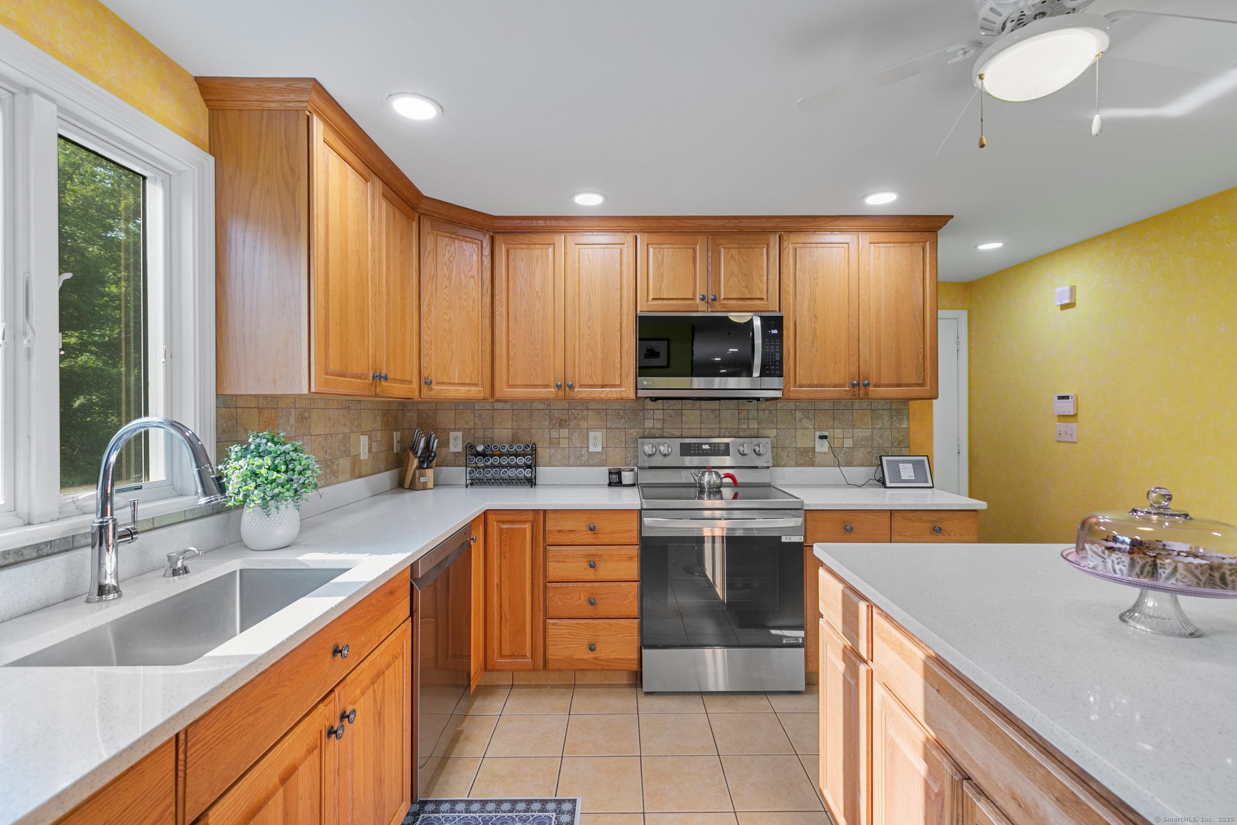 403 Bethmour Road, Bethany, Connecticut image 16