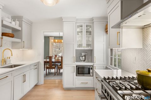 Tiny photo for 164 Summer Street #APT A, New Canaan, CT 06840 (MLS # 24153987)