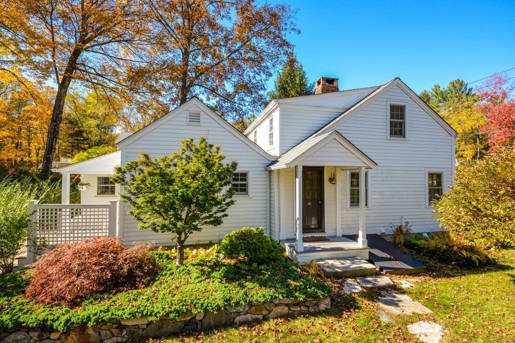 Photo of 1 Hi Barlow Road, Newtown, CT 06470 (MLS # 24135328)