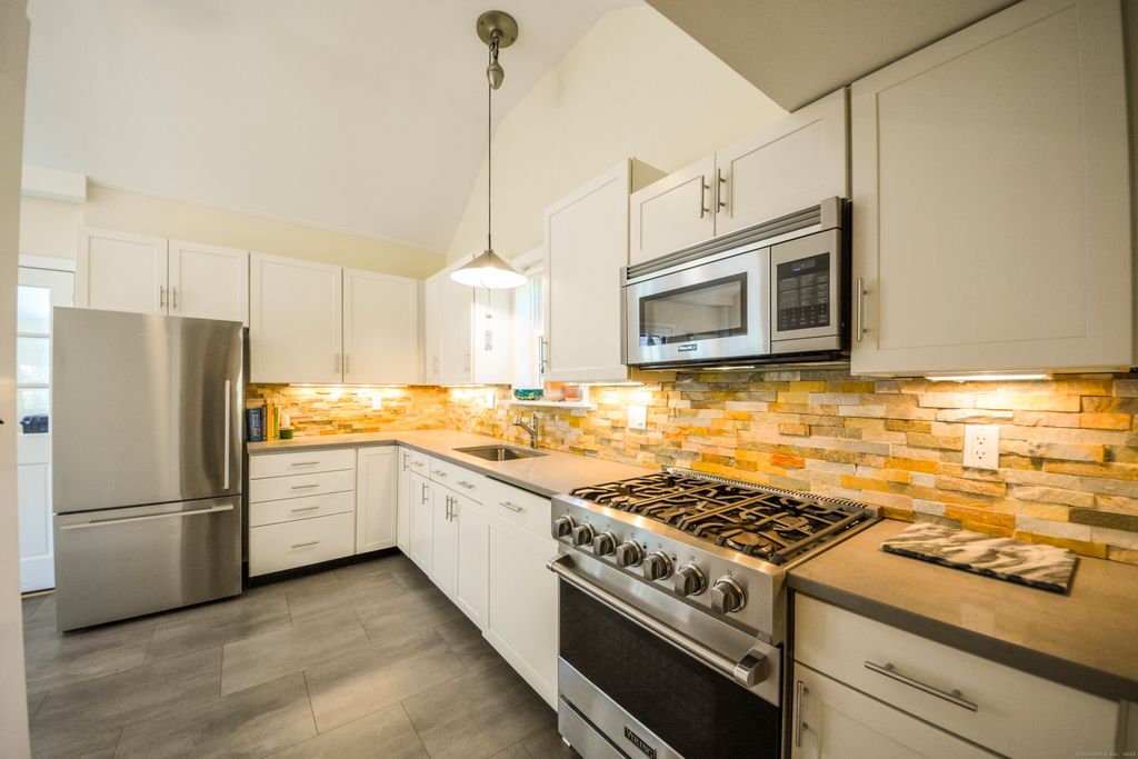 Photo of 1 Hi Barlow Road, Newtown, CT 06470 (MLS # 24135328)