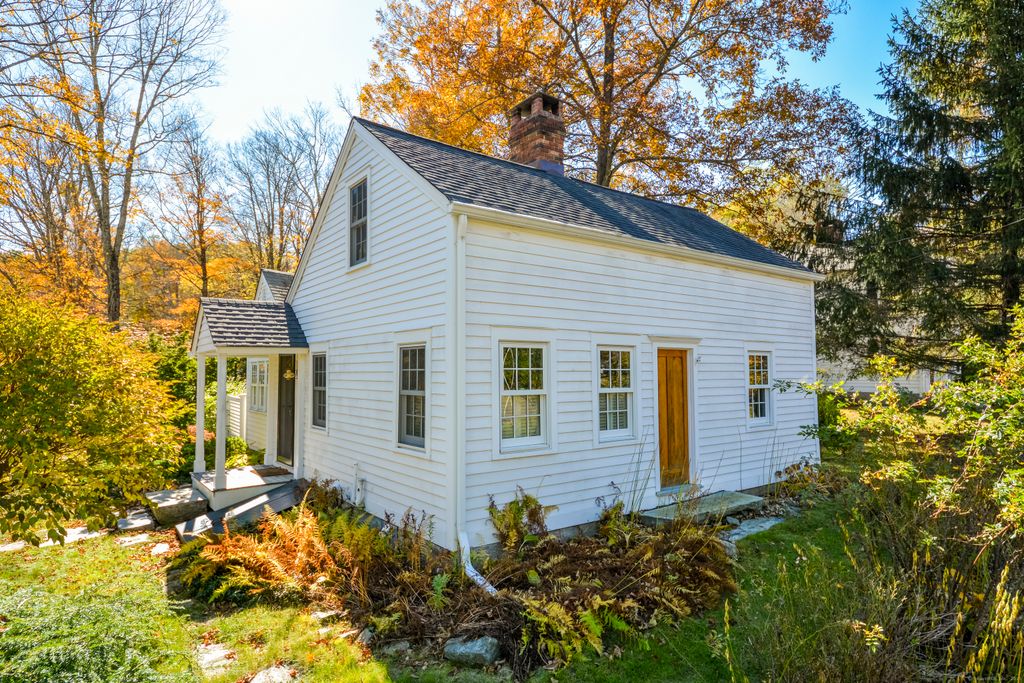 Photo of 1 Hi Barlow Road, Newtown, CT 06470 (MLS # 24135328)