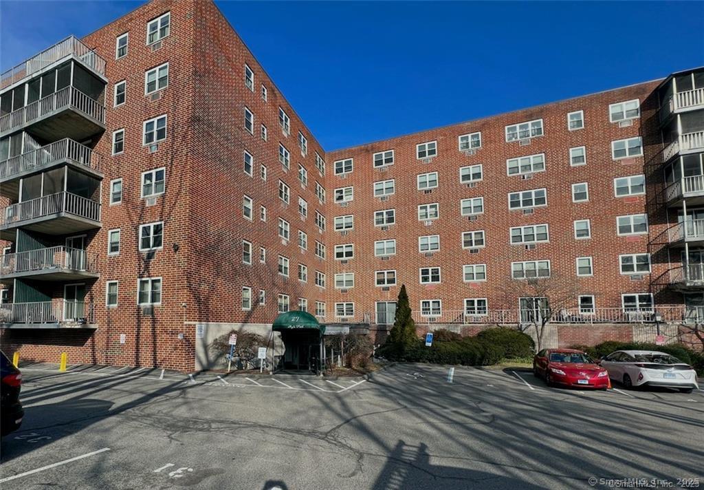 Rental Property at Northill Street Apt 6H, Stamford, Connecticut - Bedrooms: 1 
Bathrooms: 1 
Rooms: 3  - $1,900 MO.