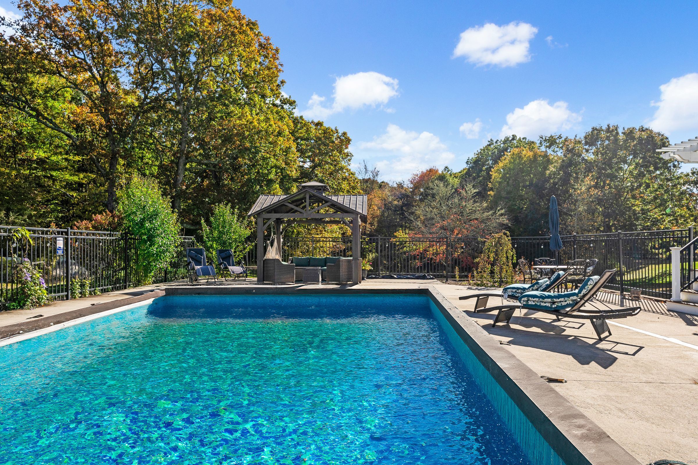 11 Pequot Lane, Hopkinton, Rhode Island image 5