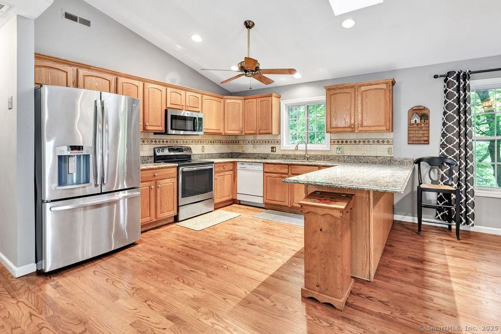 58 KINGS Highway