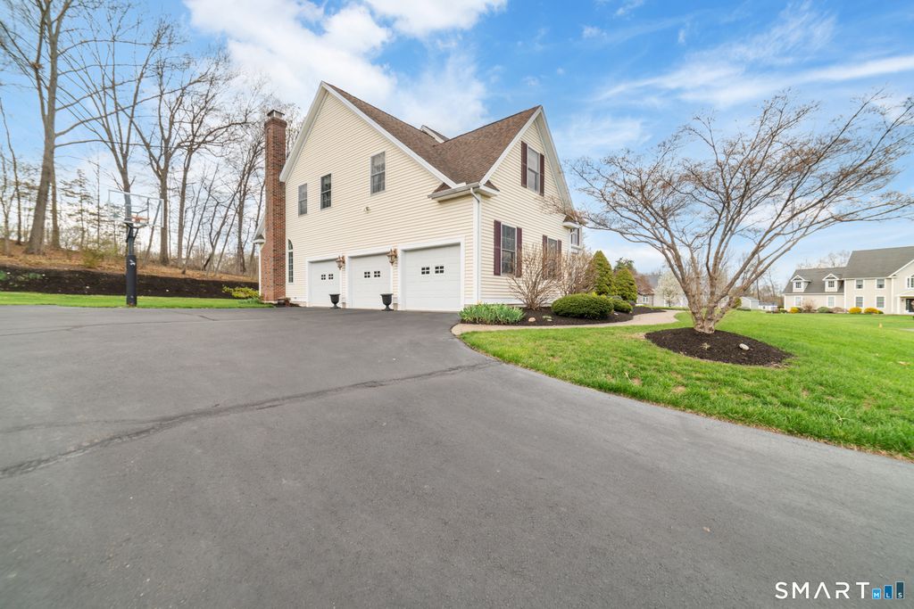 Photo of 33 Watch Hill Road, Berlin, CT 06037 (MLS # 24162364)