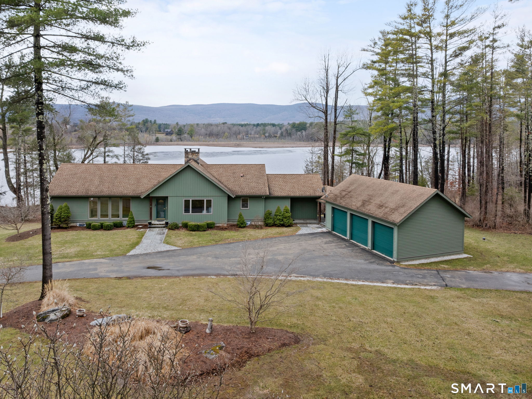 99 Washinee Heights Road