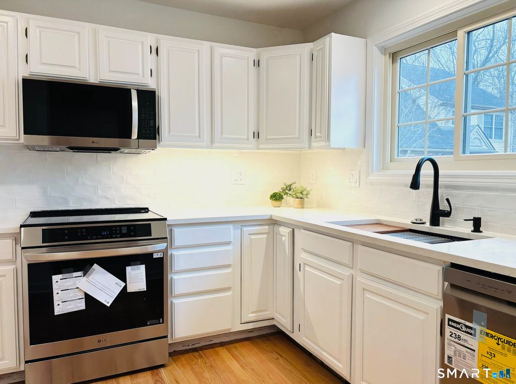 Photo of 26 Darling Crossing, Norwich, CT 06360 (MLS # 24149827)