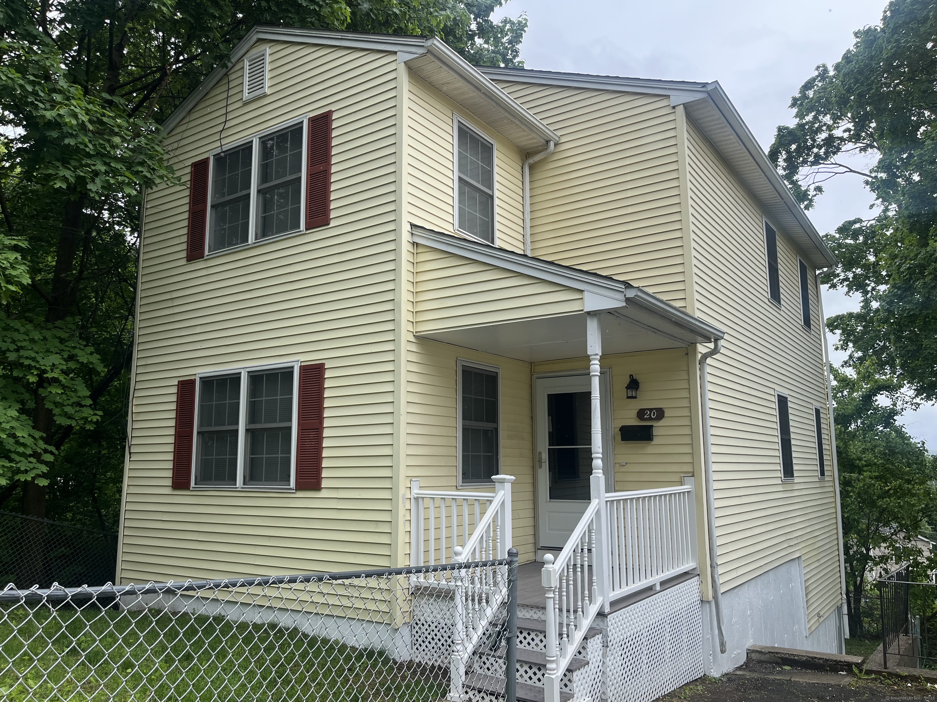 Cossett Street, Waterbury, Connecticut - 3 Bedrooms  
2 Bathrooms  
6 Rooms - 