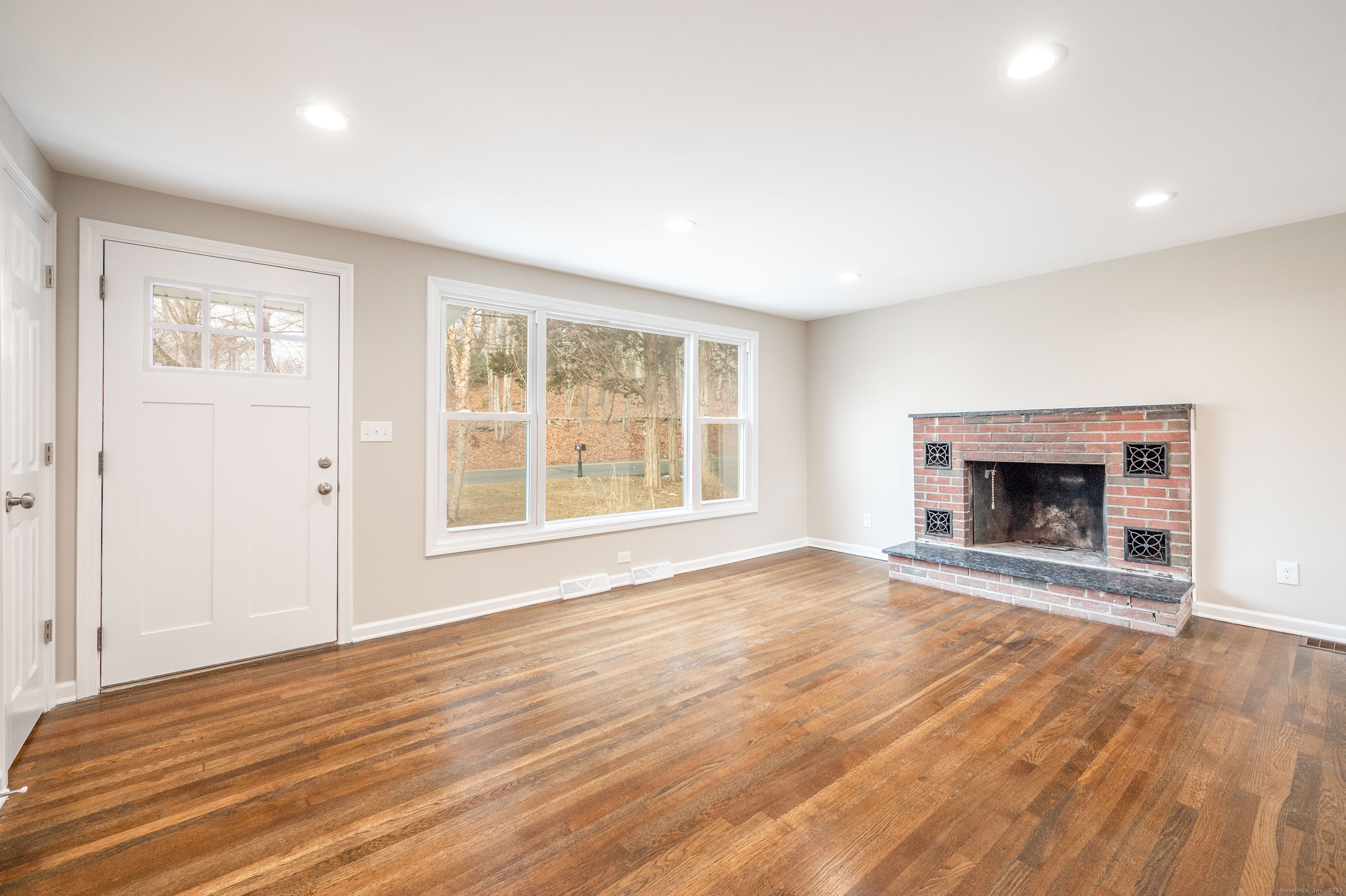 655 Skokorat Road, Beacon Falls, Connecticut image 8