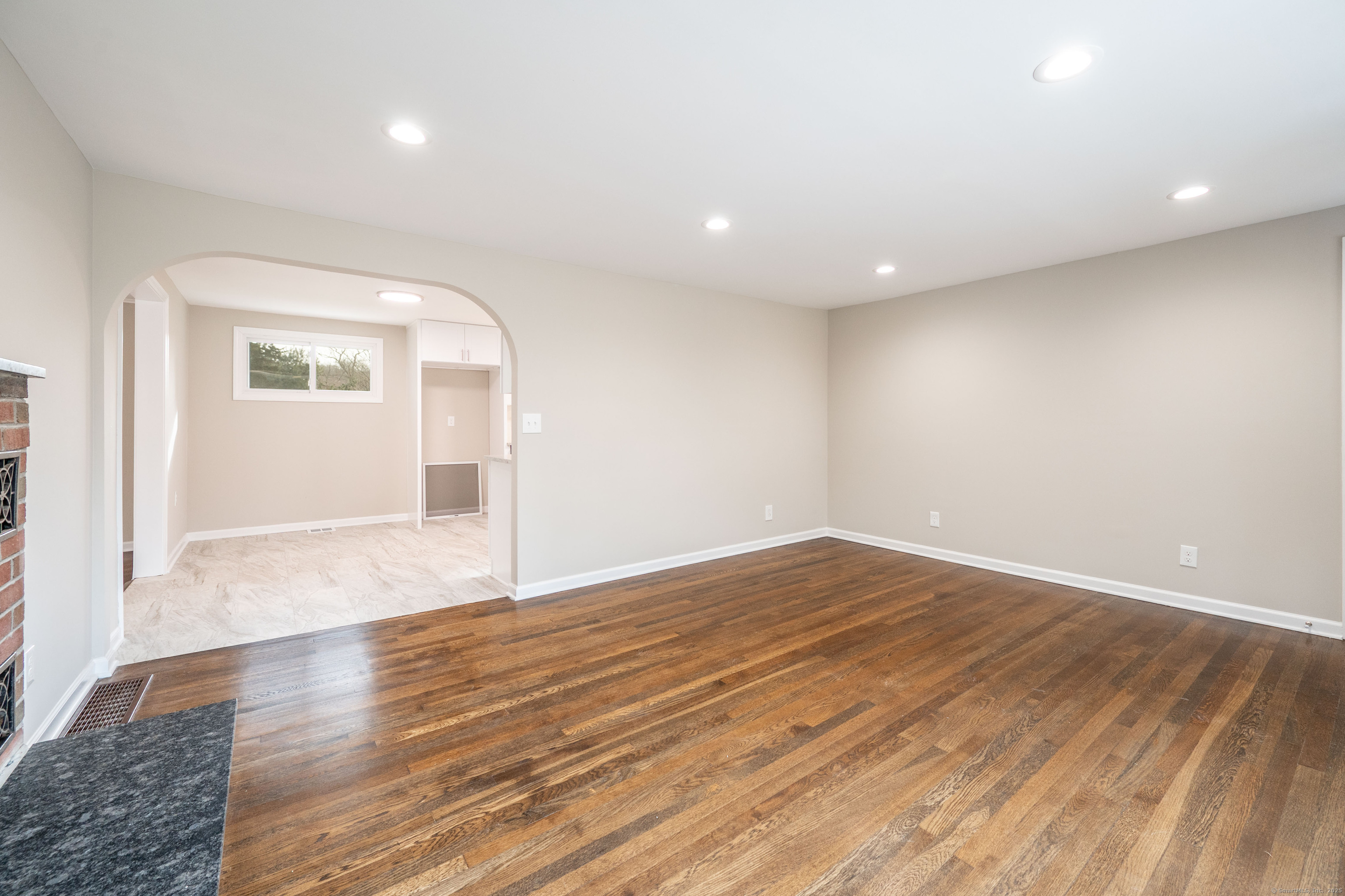655 Skokorat Road, Beacon Falls, Connecticut image 9
