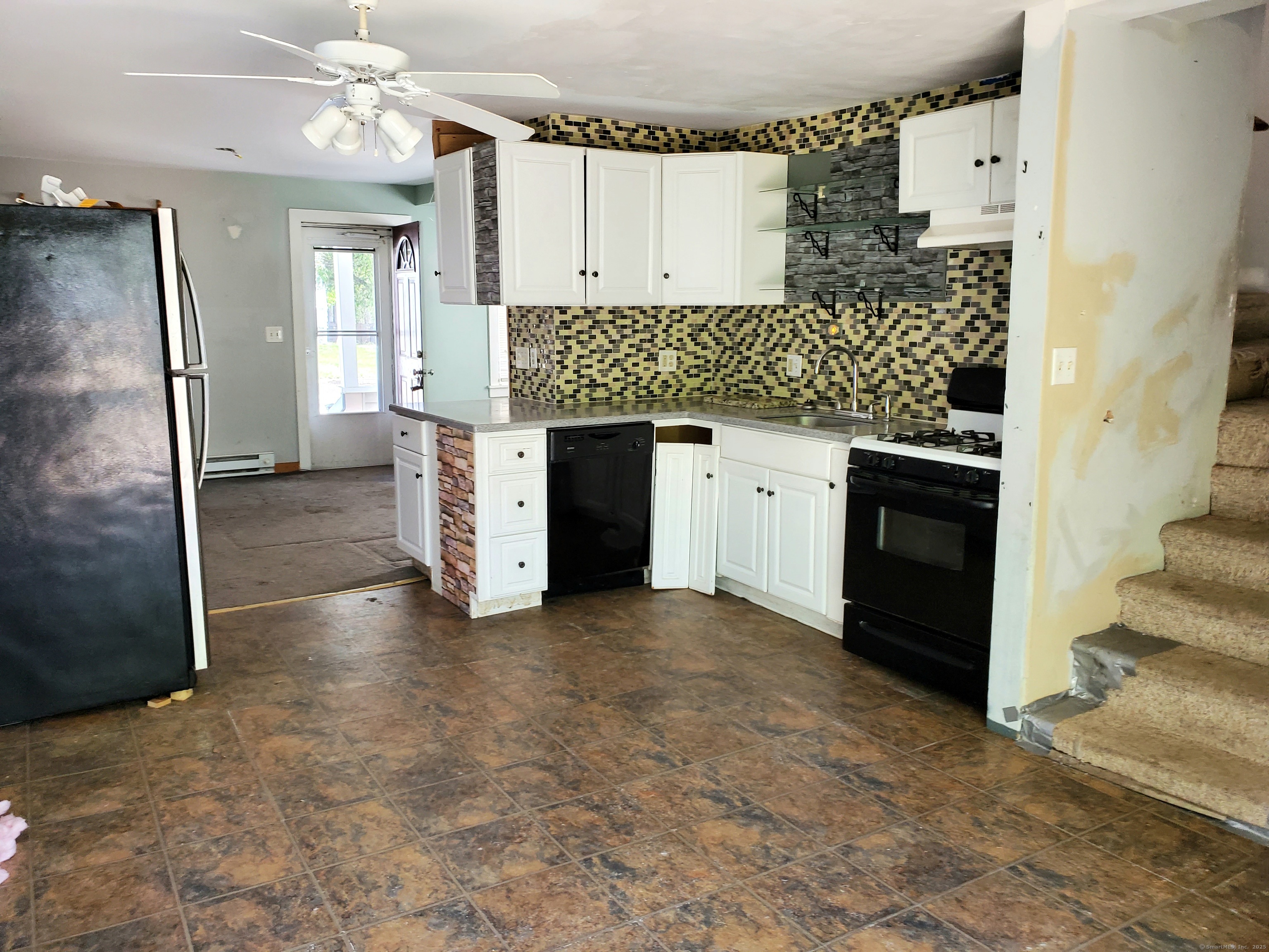 98 E Elm Street, Torrington, Connecticut image 2