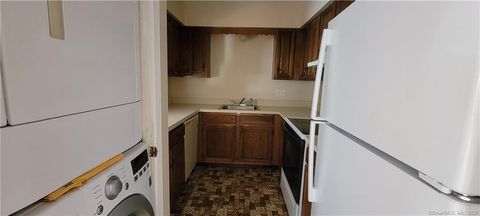 Tiny photo for 375 Glendale Avenue #D11, Bridgeport, CT 06606 (MLS # 24134016)