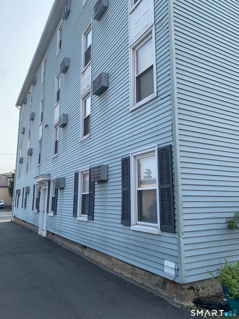 Multifamily For Rent - 13 Park Place #C2<br/> Naugatuck, CT 06770