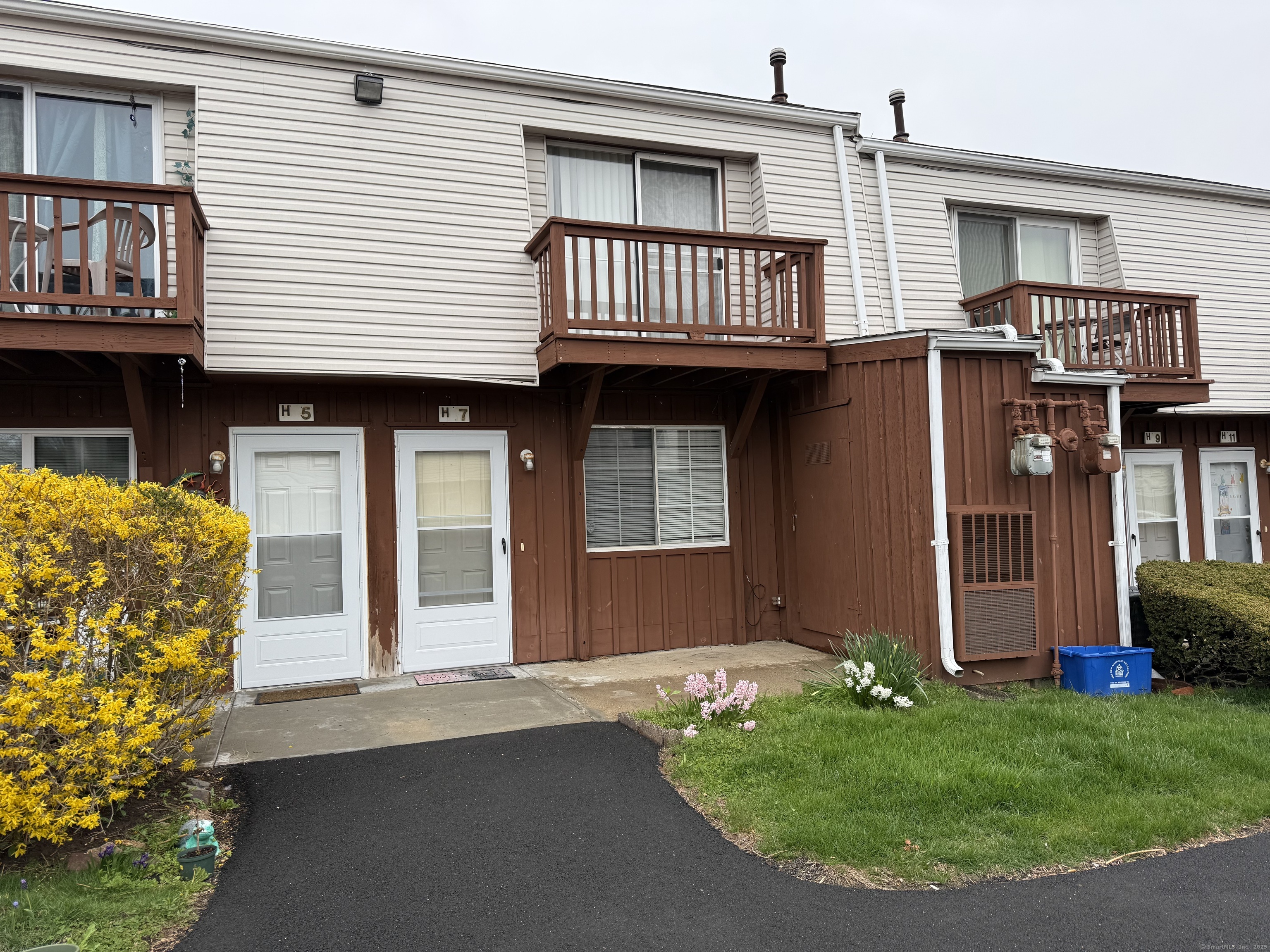 330 Short Beach Road #APT H7, East Haven, Connecticut image 1