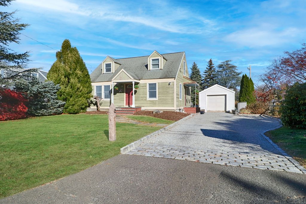 Photo of 28 Stillson Place, Fairfield, CT 06824 (MLS # 24136488)