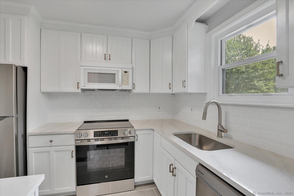 185 Hampton Court 185