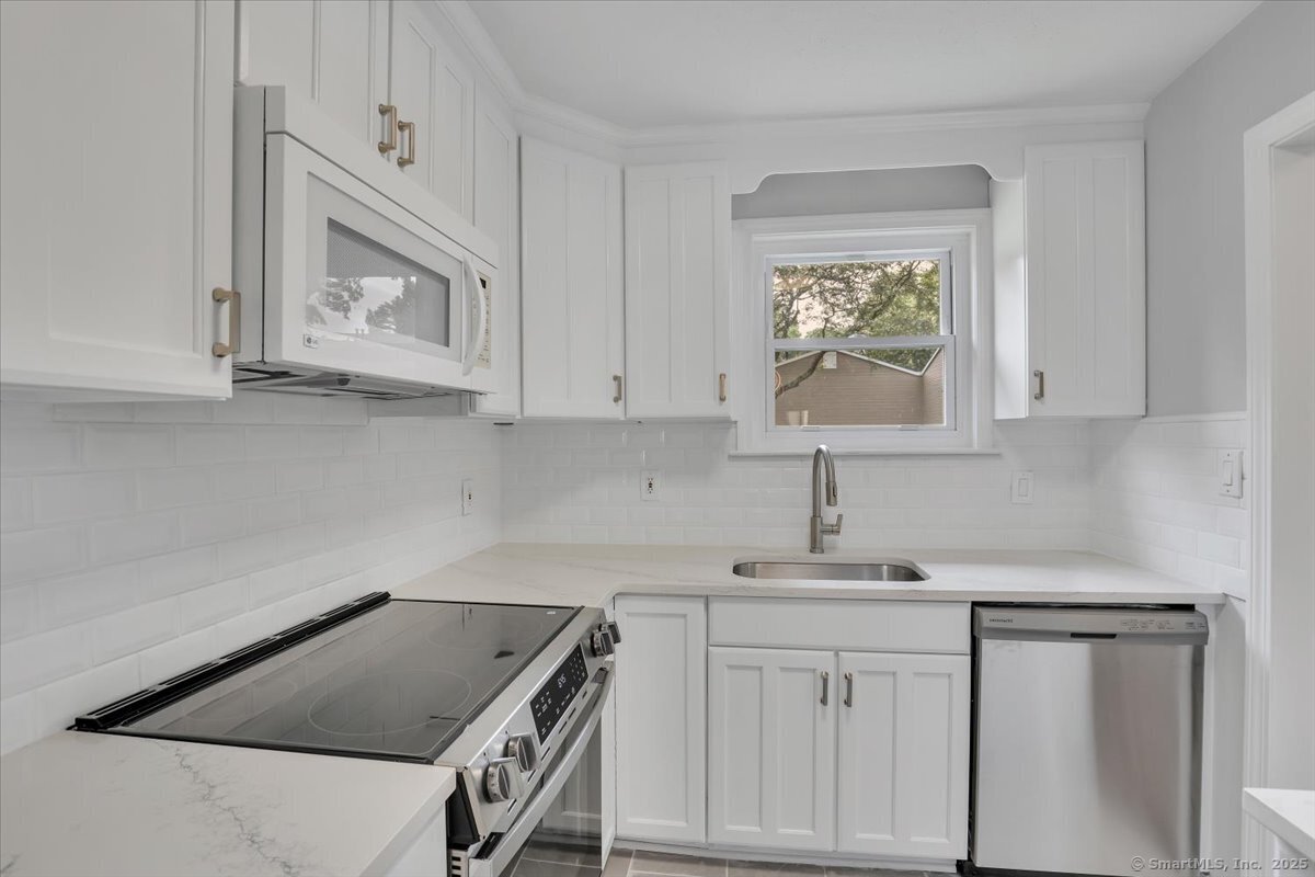 185 Hampton Court 185