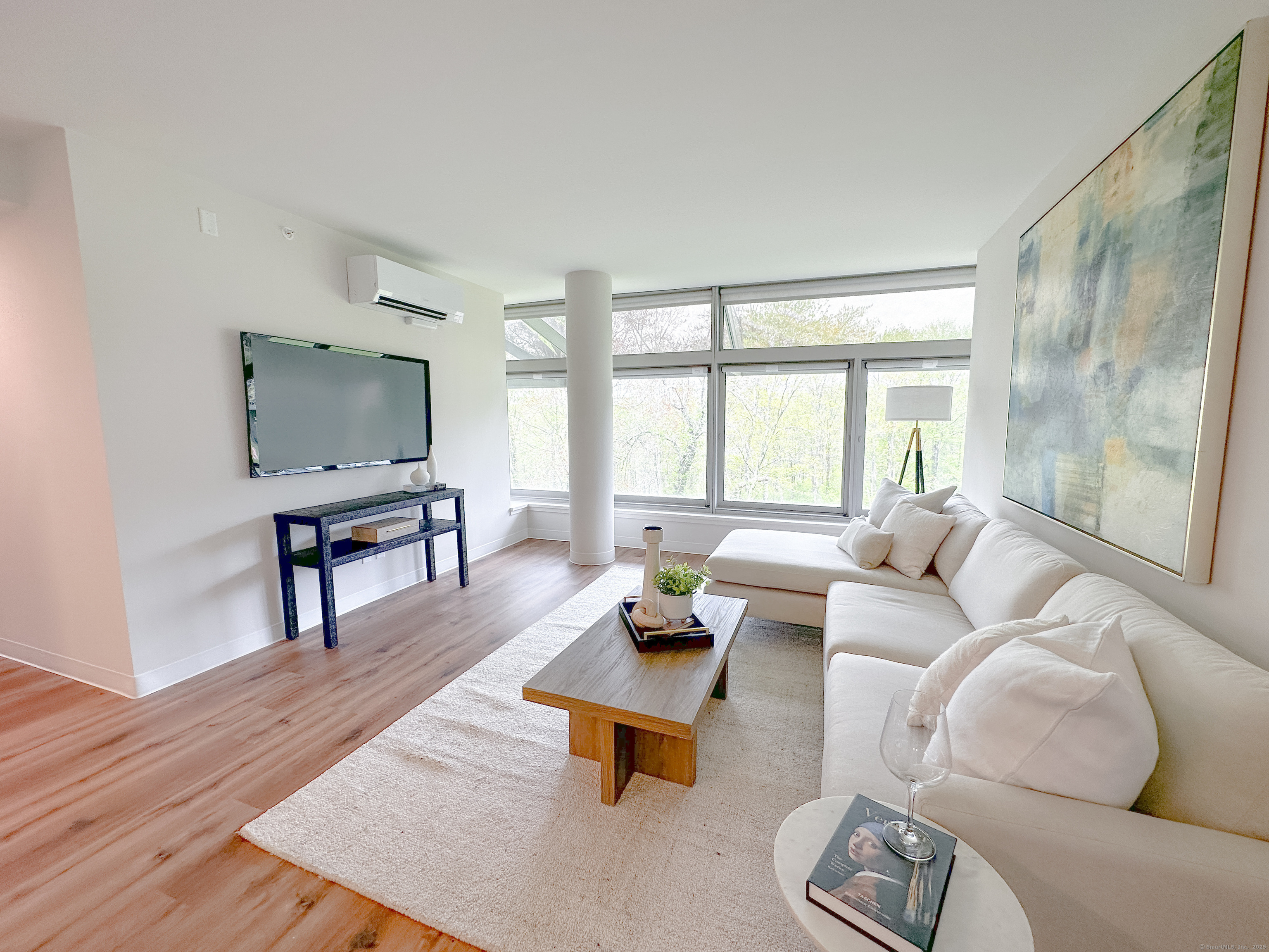 Reserve Road L4-04, Danbury, Connecticut - 2 Bedrooms  
2 Bathrooms  
5 Rooms - 