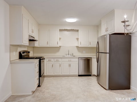 Apartment For Rent - 54 Oak Street #13<br/> Middlesex County, Middletown, CT 06457