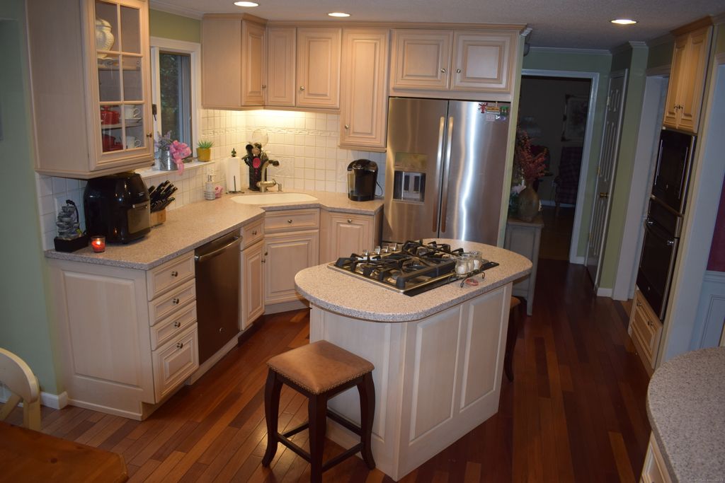 Photo of 4 Tanglewood Drive, Avon, CT 06001 (MLS # 24142636)