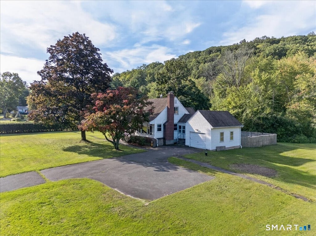 Photo of 121 Hartford Road, Simsbury, CT 06070 (MLS # 24205043)