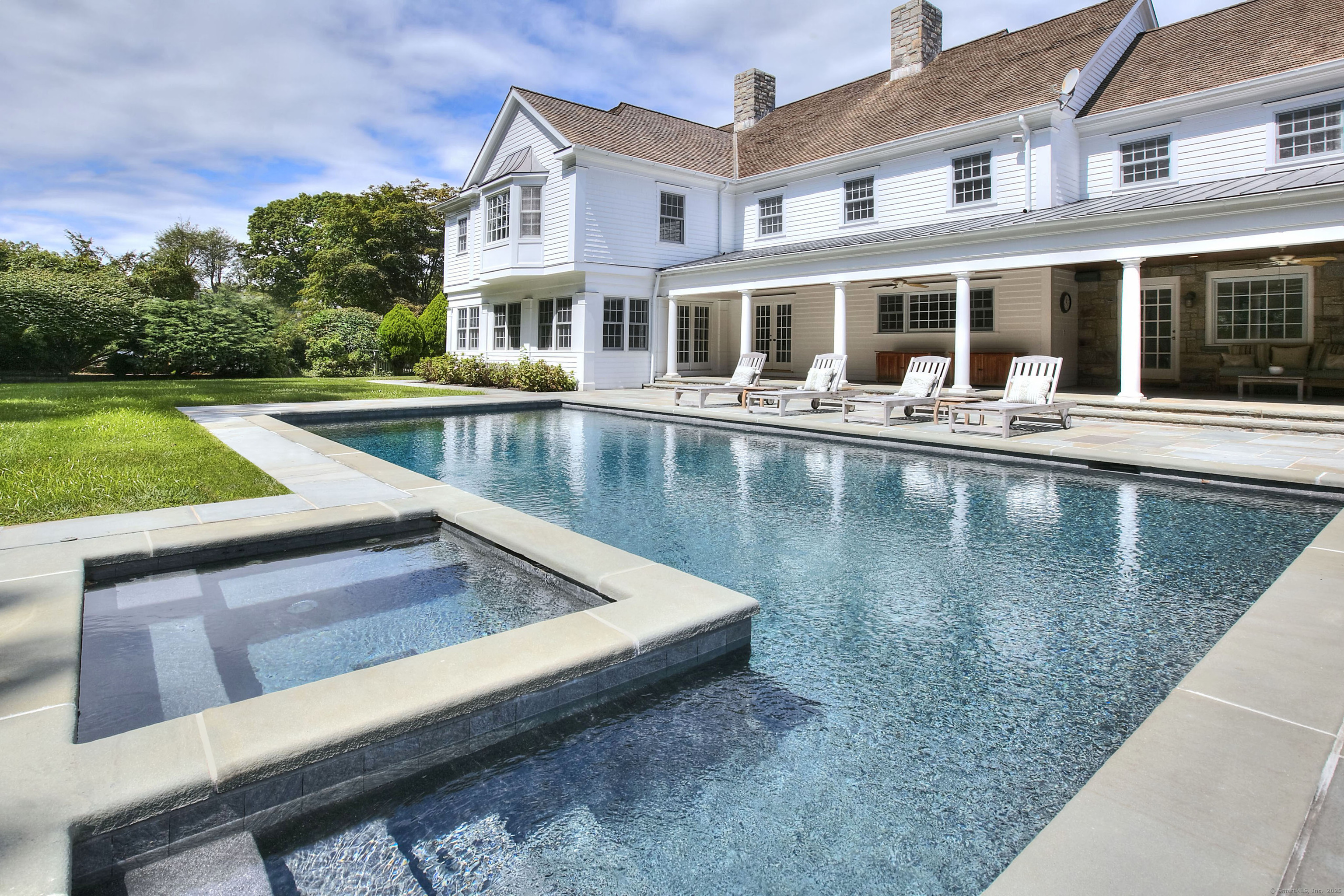 14 Mayflower Parkway