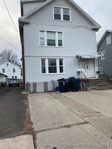 Rental Property at 418 Washington Avenue 2, West Haven, Connecticut - Bedrooms: 2 
Bathrooms: 1 
Rooms: 5  - $2,300 MO.