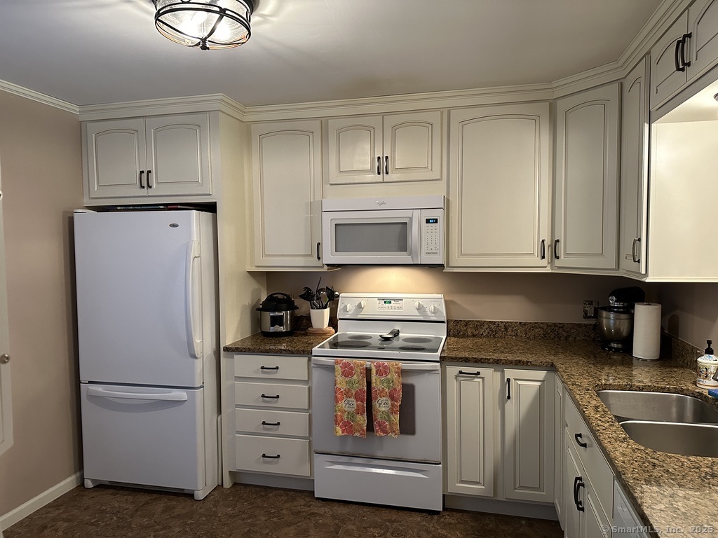 19 Simsbury Landing 19