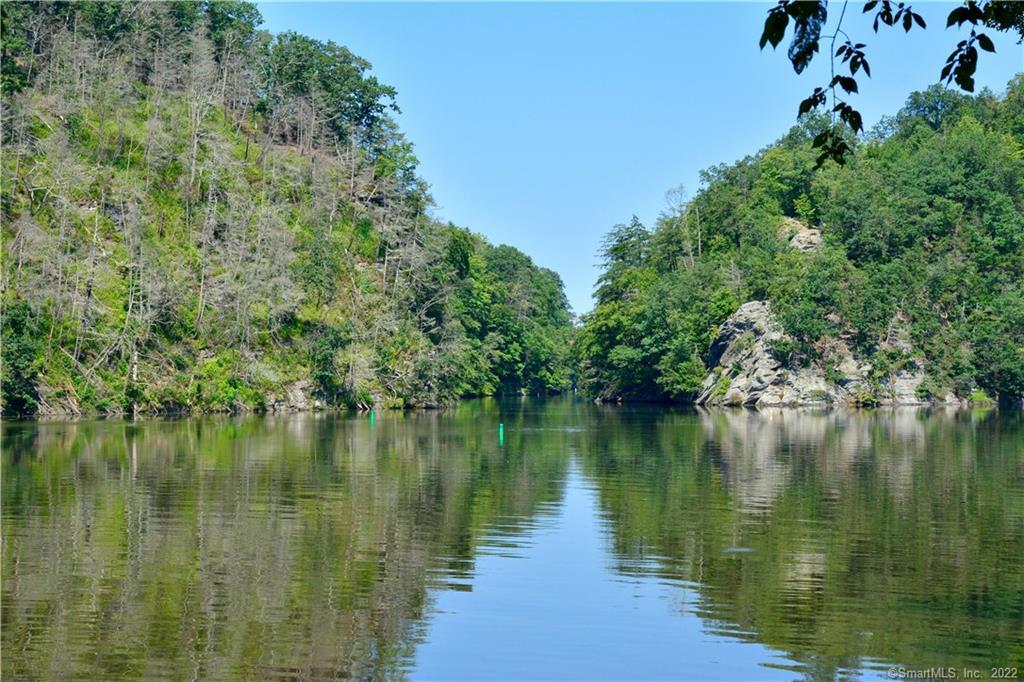 67 Lake Lillinonah Road North