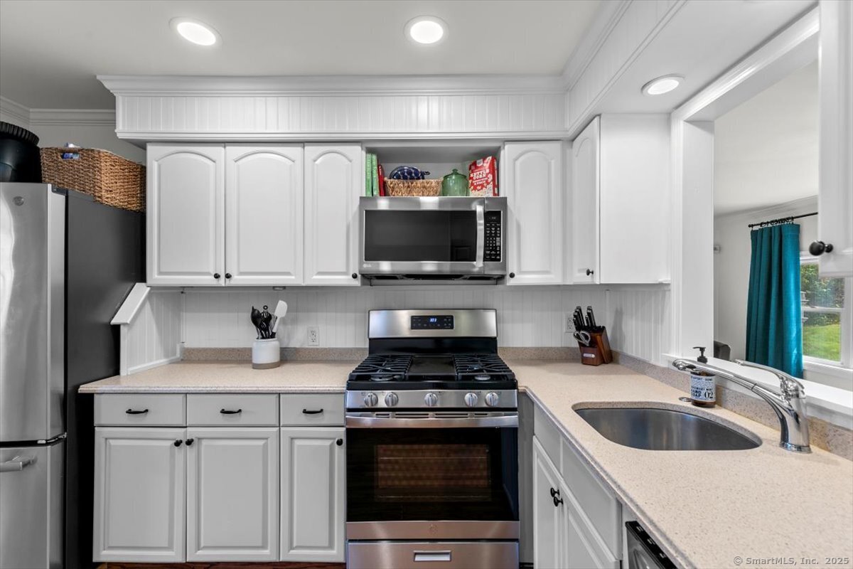 34 Strathmore Road, West Haven, Connecticut image 14