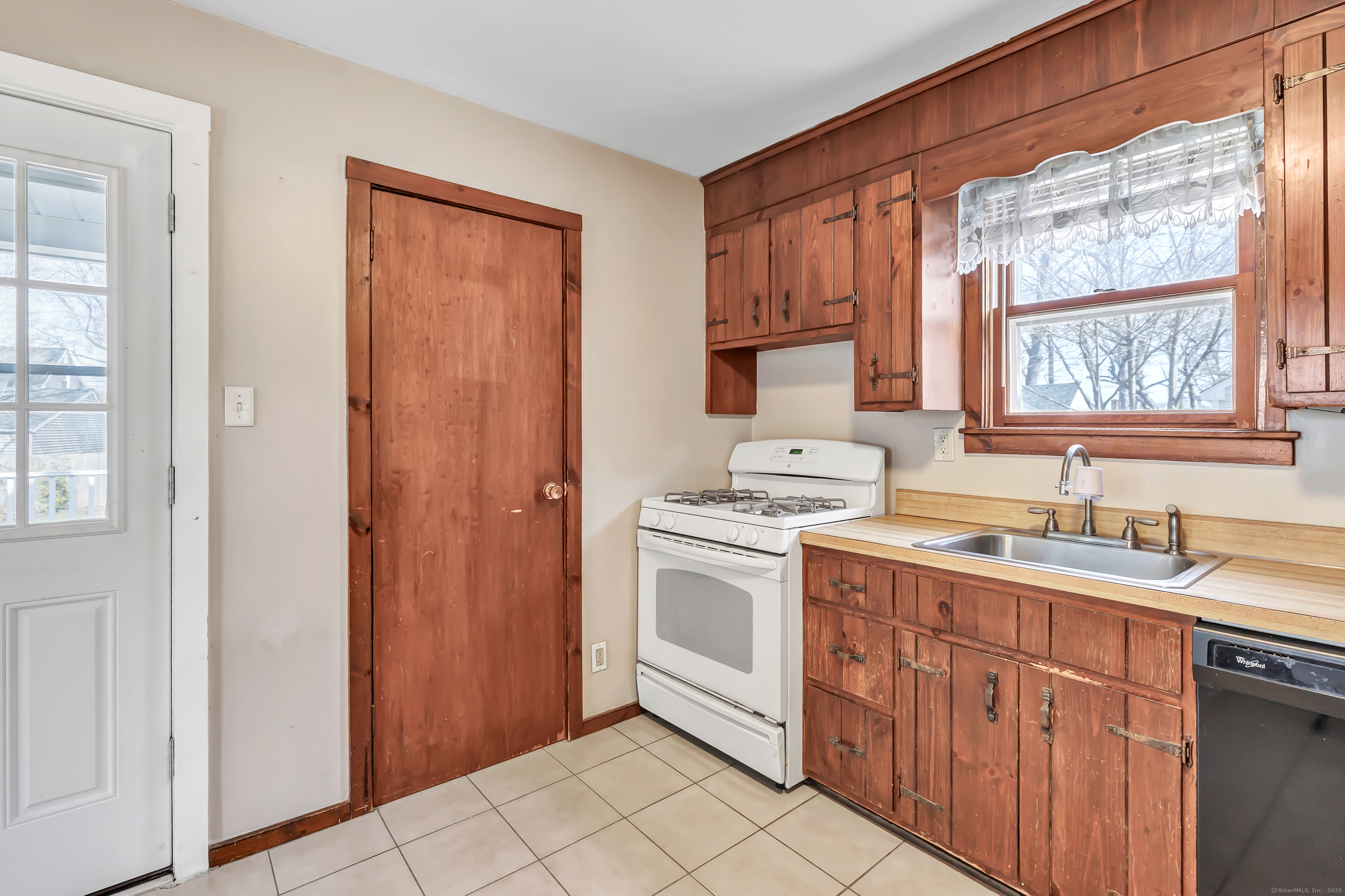 70 Cambridge Street, Stratford, Connecticut image 9