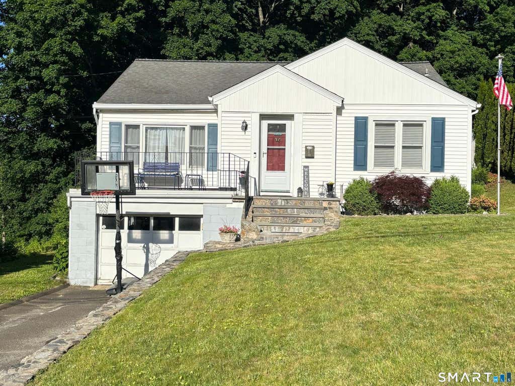 Photo of 15 Farnam Hill, Bethel, CT 06801 (MLS # 24181919)
