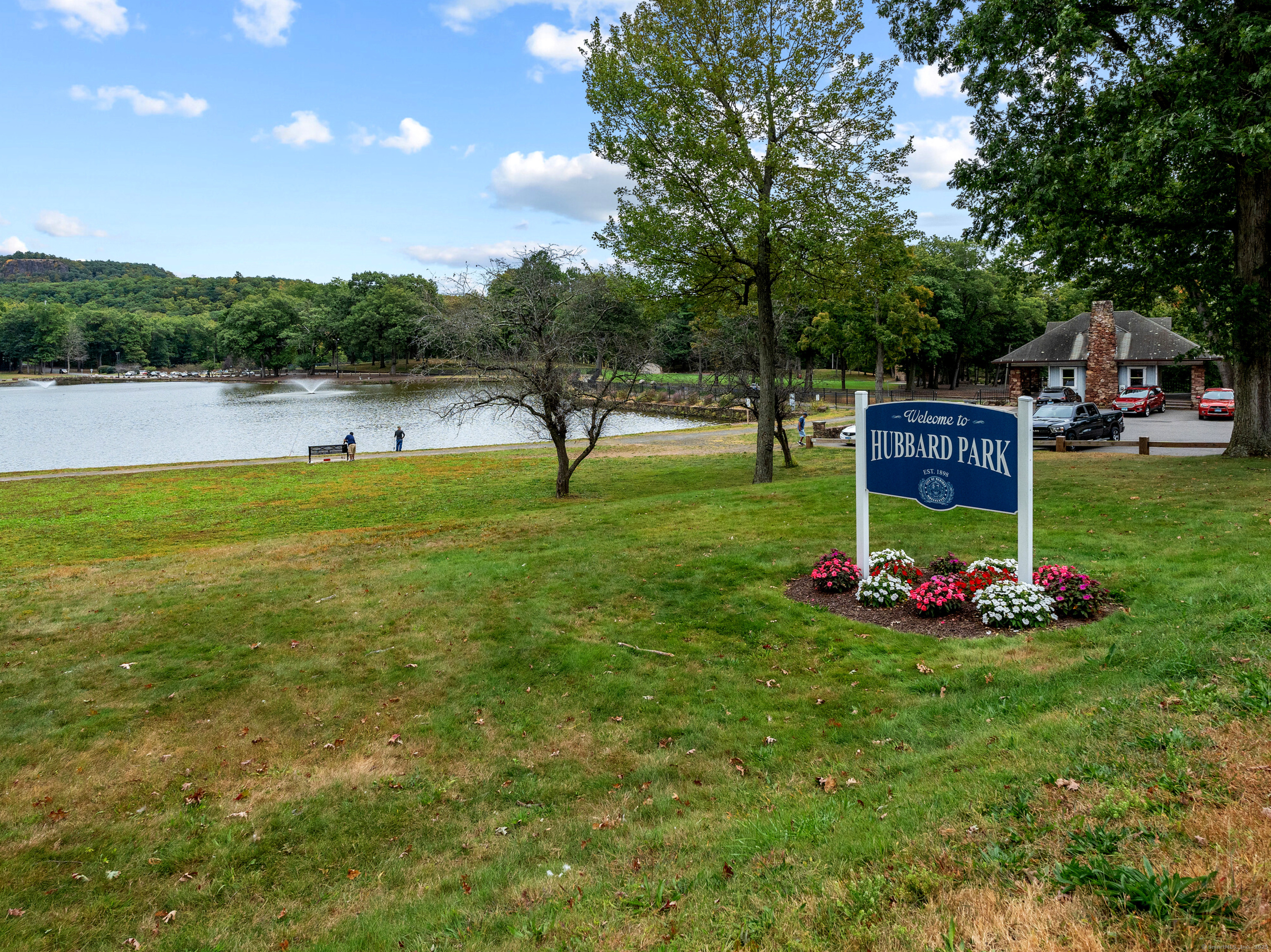 Meriden, Connecticut 06451, United States, 2 Bedrooms Bedrooms, ,3 BathroomsBathrooms,Residential,Active,240539