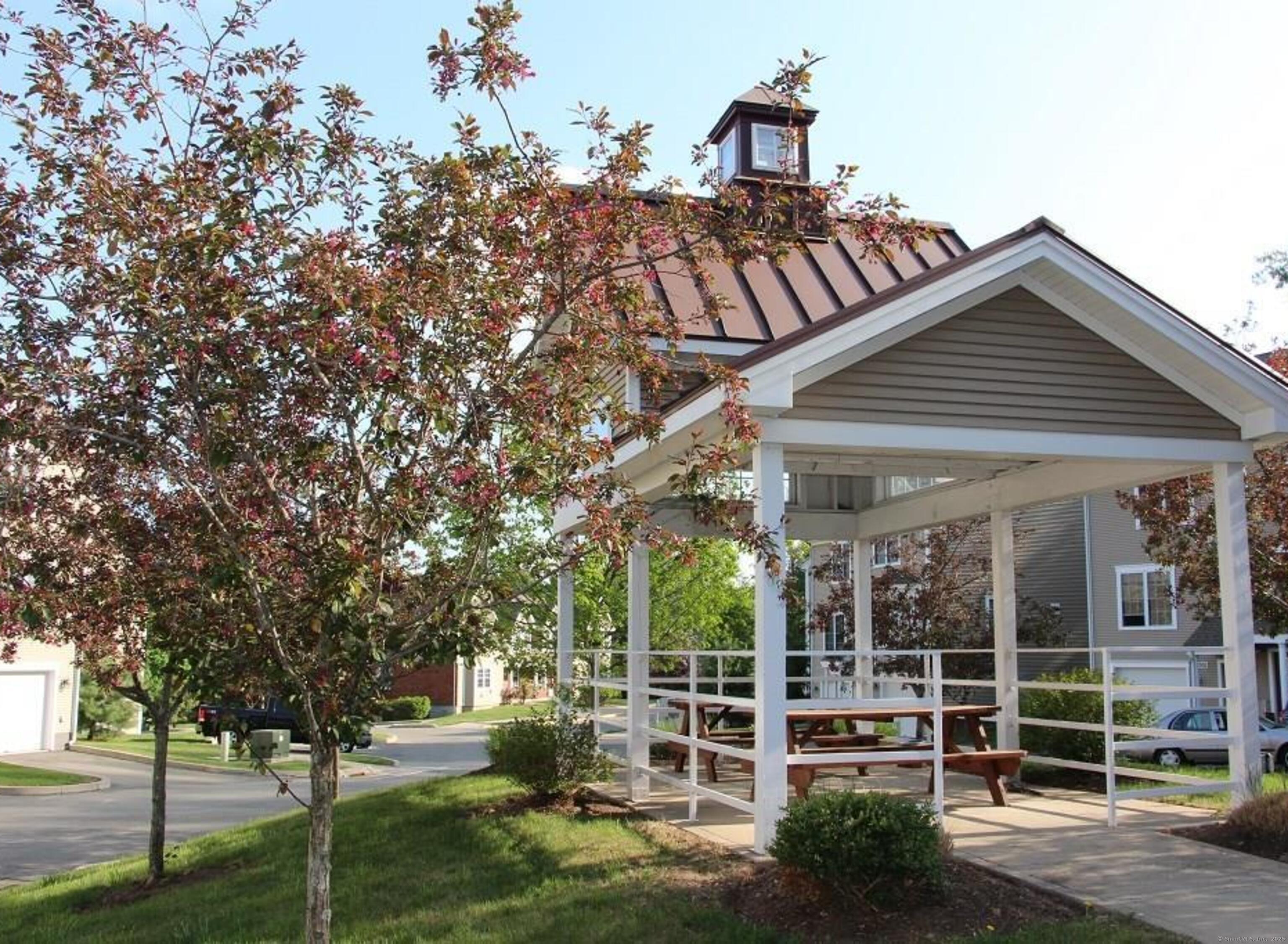 Meriden, Connecticut 06451, United States, 2 Bedrooms Bedrooms, ,3 BathroomsBathrooms,Residential,Active,240539