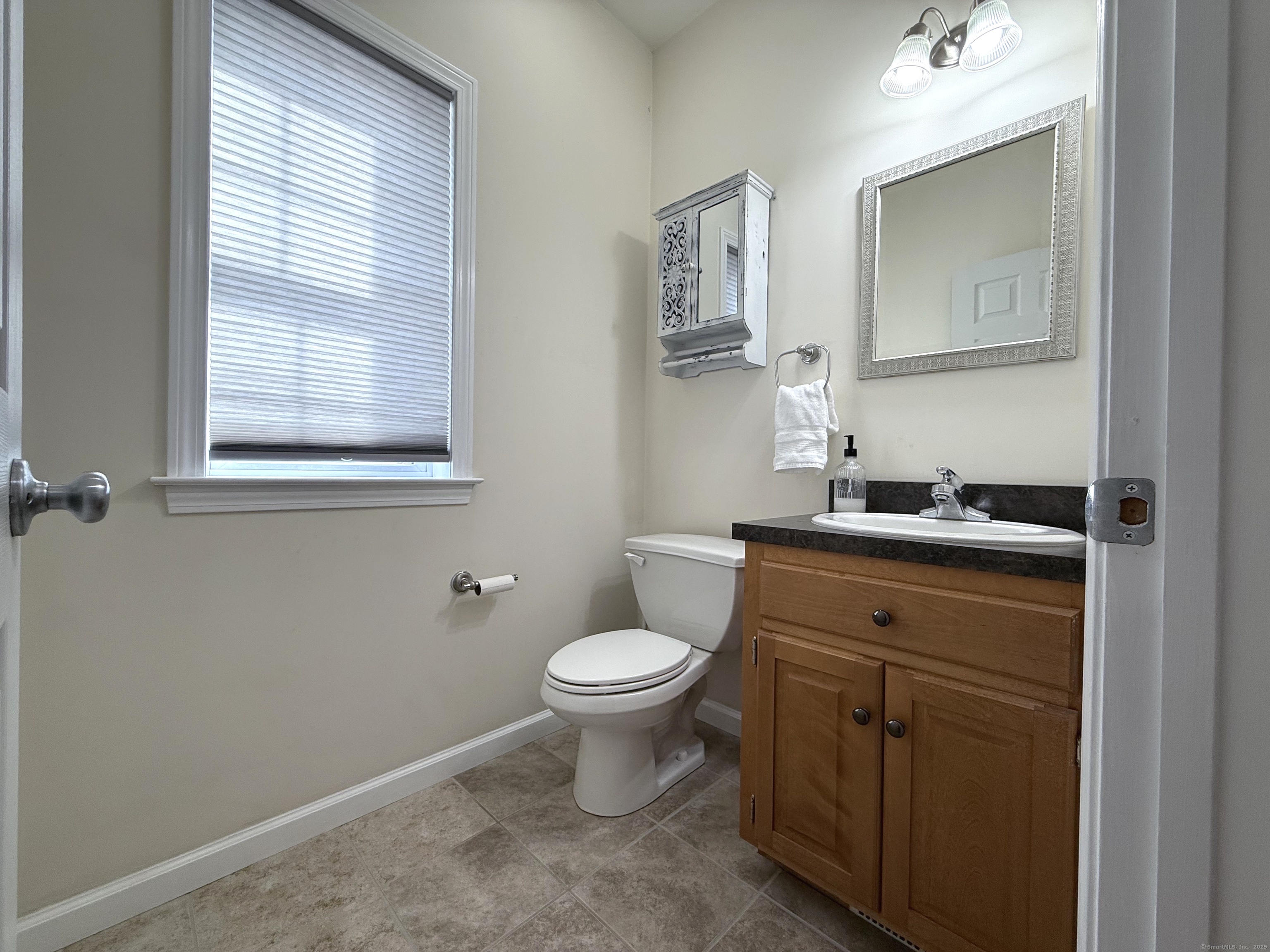 Meriden, Connecticut 06451, United States, 2 Bedrooms Bedrooms, ,3 BathroomsBathrooms,Residential,Active,240539