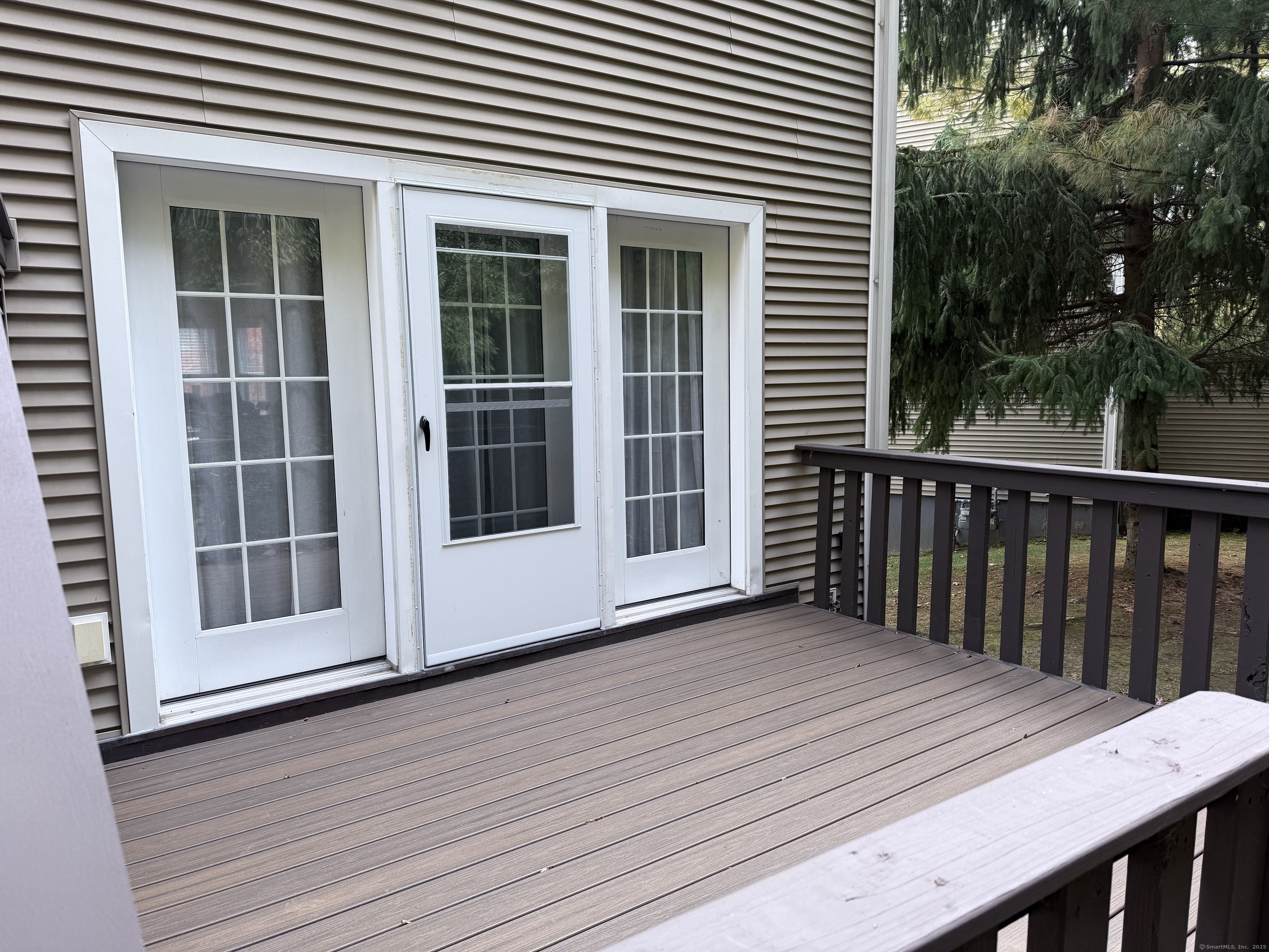 Meriden, Connecticut 06451, United States, 2 Bedrooms Bedrooms, ,3 BathroomsBathrooms,Residential,Active,240539