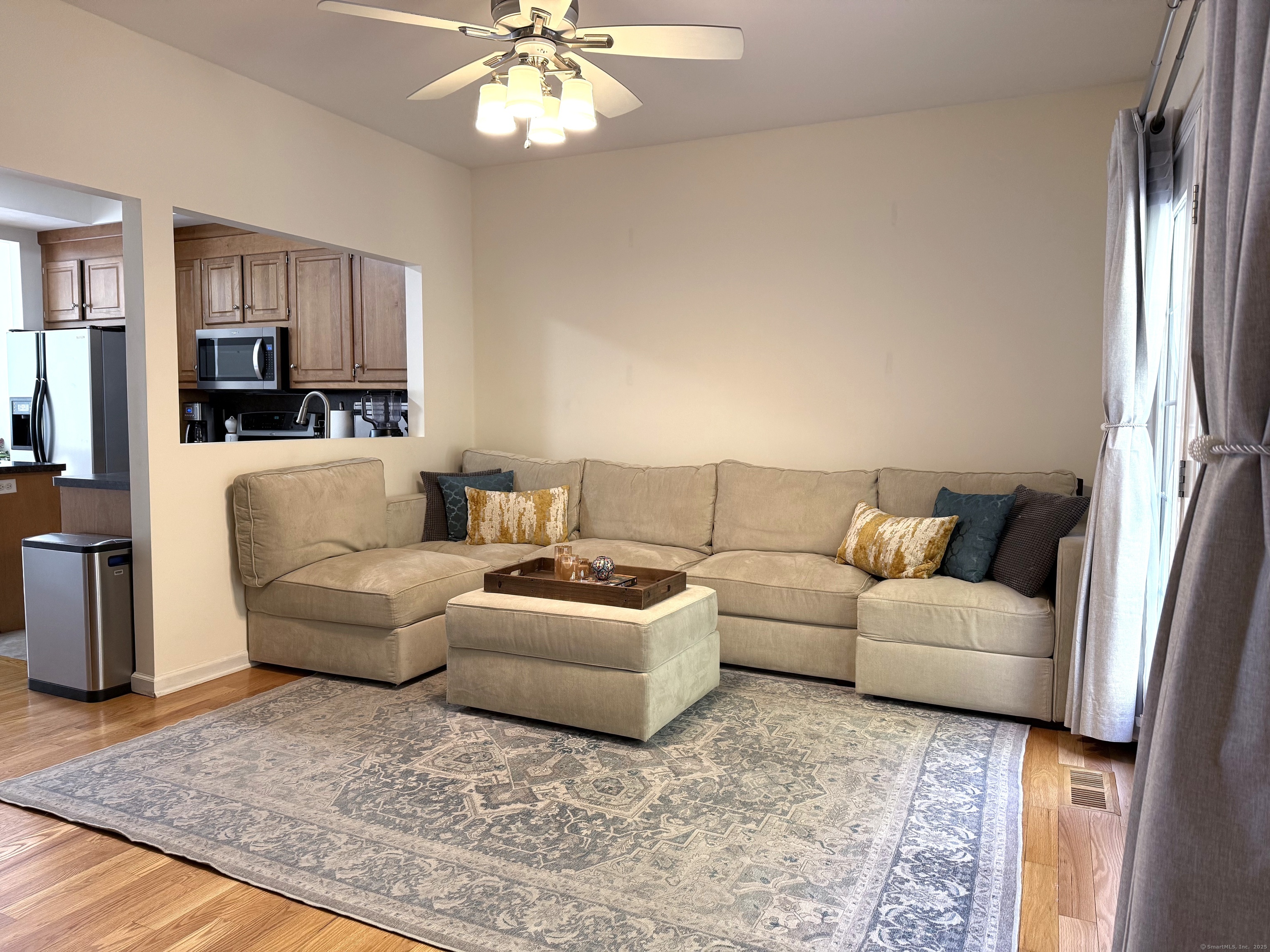 Meriden, Connecticut 06451, United States, 2 Bedrooms Bedrooms, ,3 BathroomsBathrooms,Residential,Active,240539