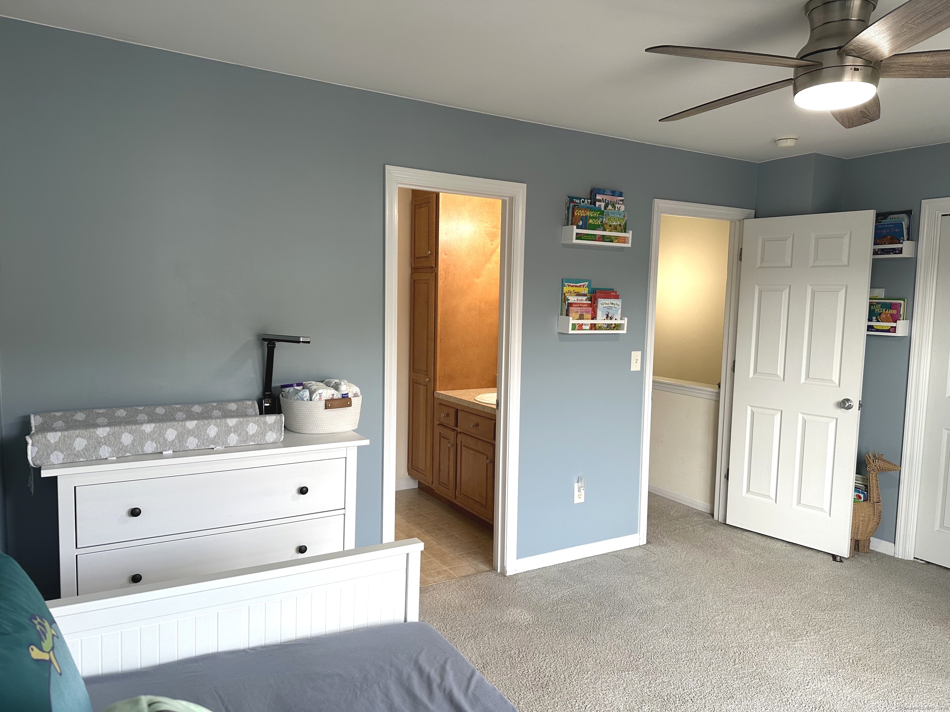 Meriden, Connecticut 06451, United States, 2 Bedrooms Bedrooms, ,3 BathroomsBathrooms,Residential,Active,240539