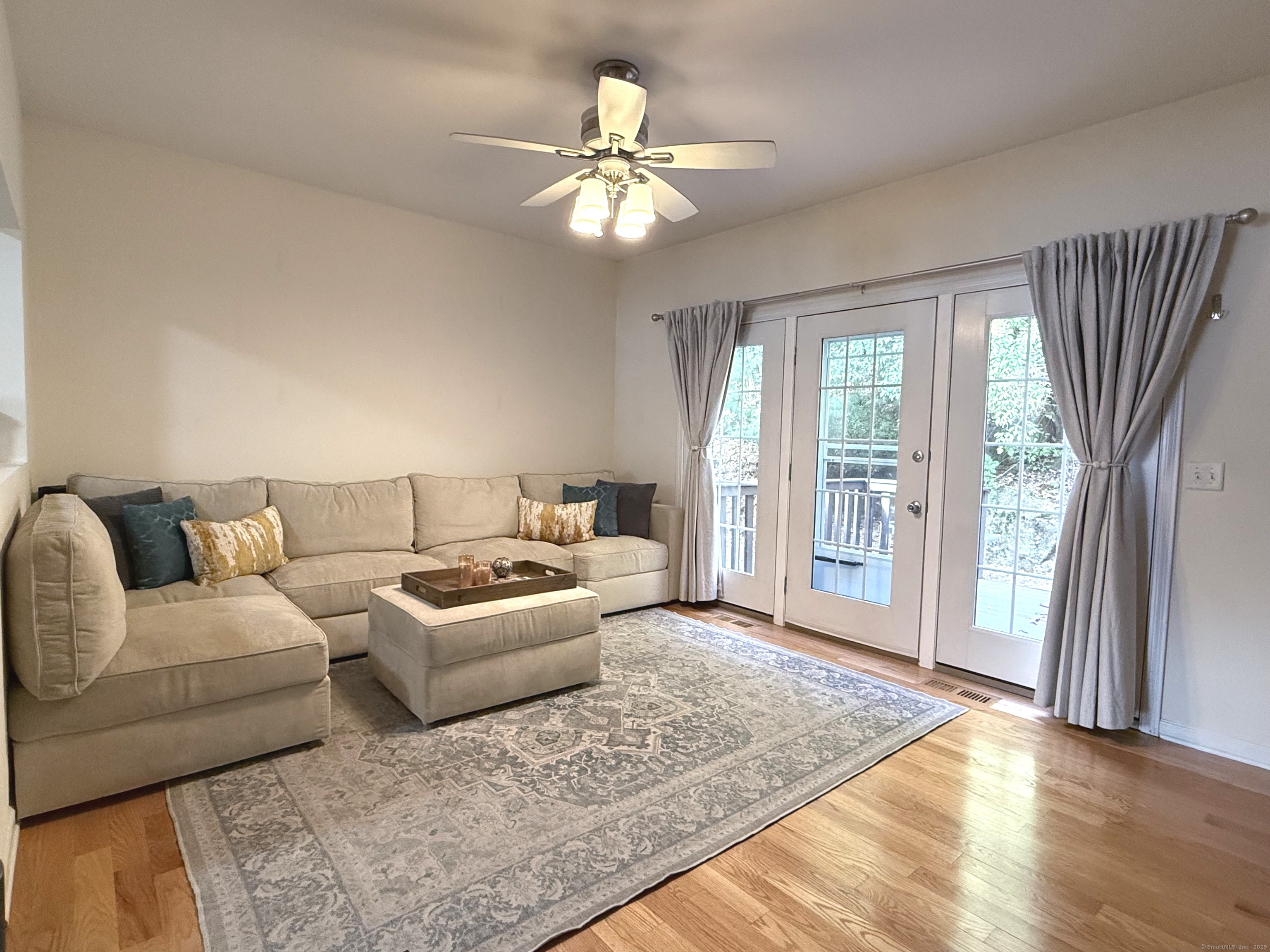 Meriden, Connecticut 06451, United States, 2 Bedrooms Bedrooms, ,3 BathroomsBathrooms,Residential,Active,240539