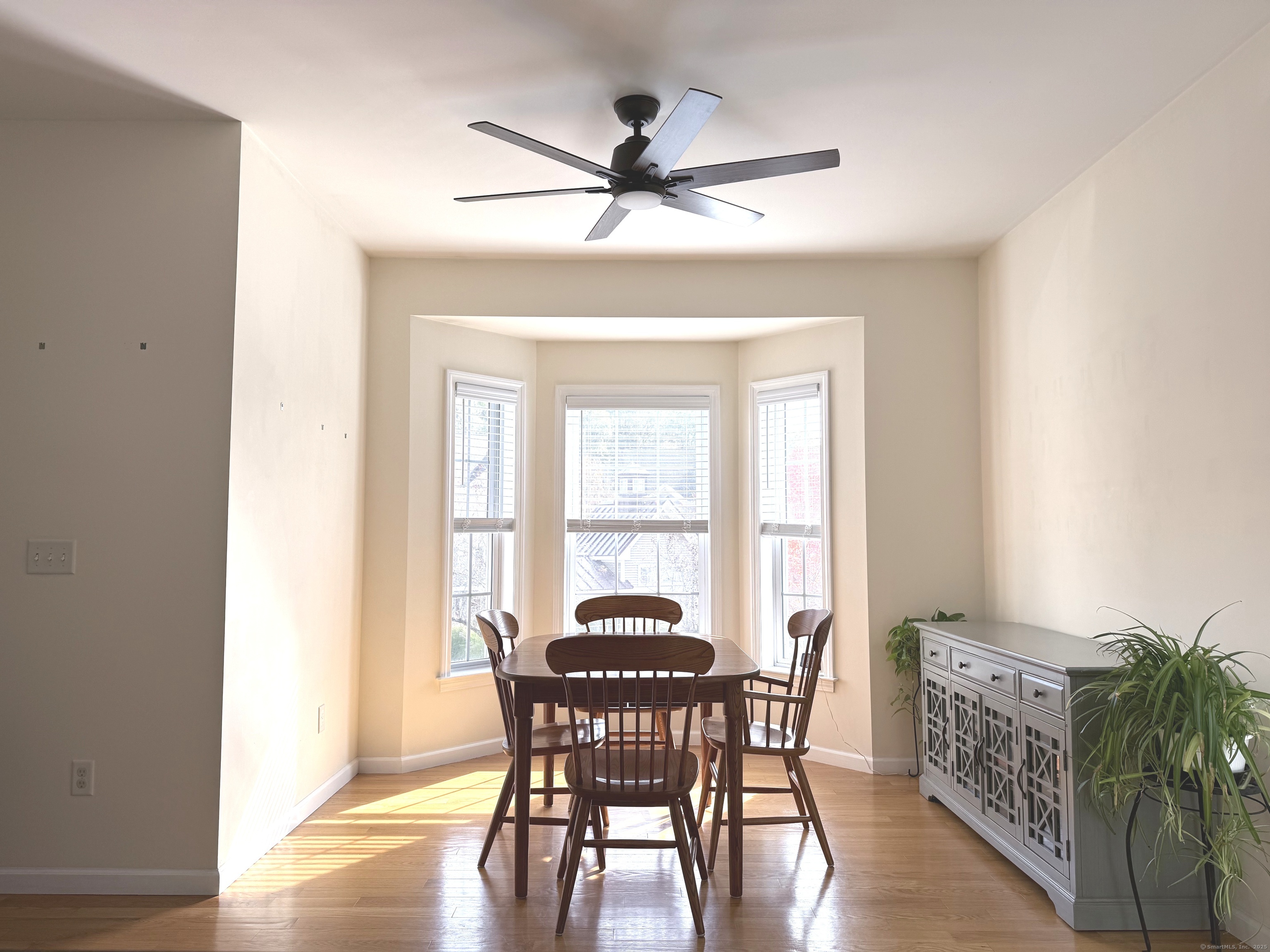 Meriden, Connecticut 06451, United States, 2 Bedrooms Bedrooms, ,3 BathroomsBathrooms,Residential,Active,240539