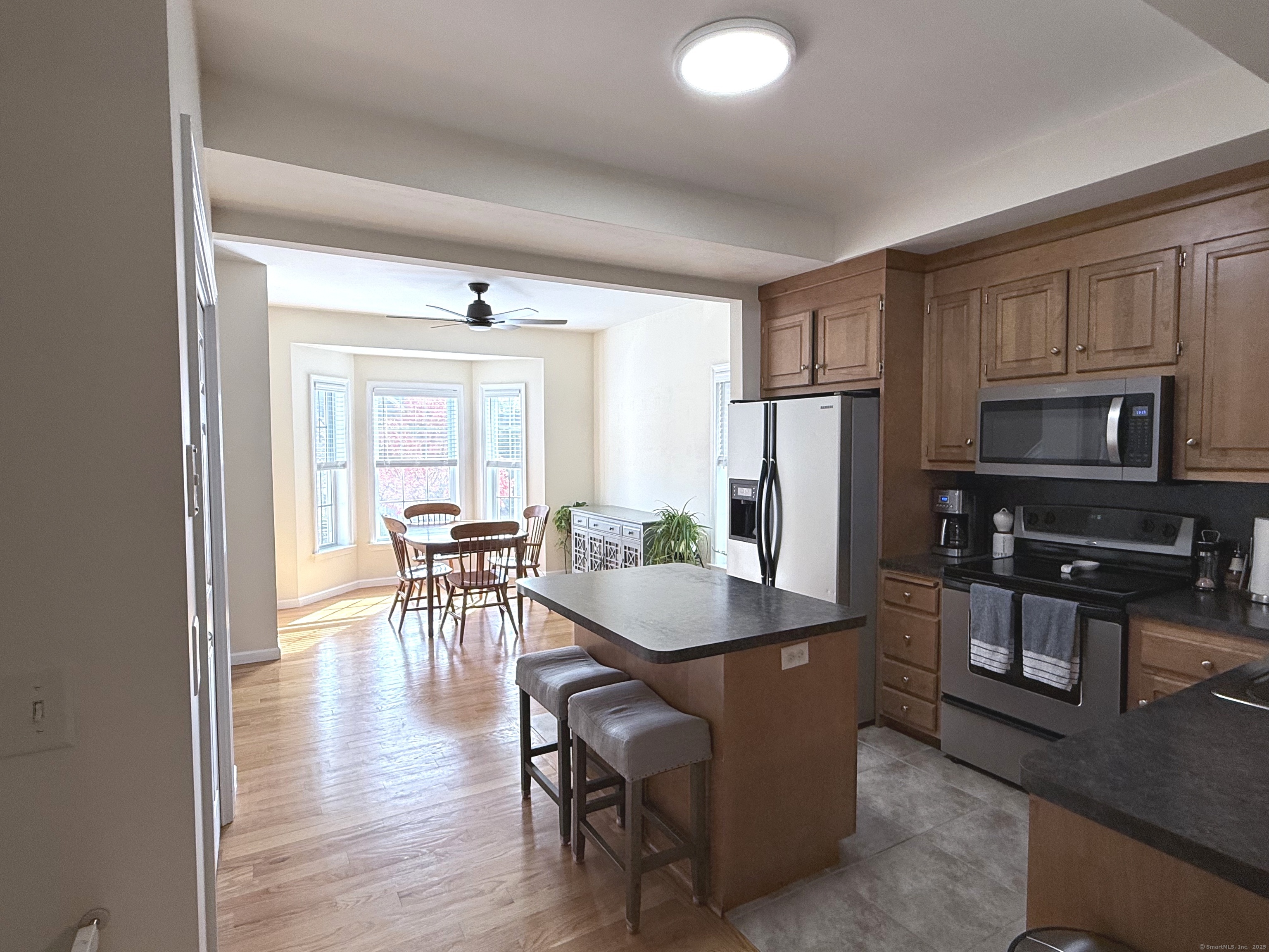 Meriden, Connecticut 06451, United States, 2 Bedrooms Bedrooms, ,3 BathroomsBathrooms,Residential,Active,240539