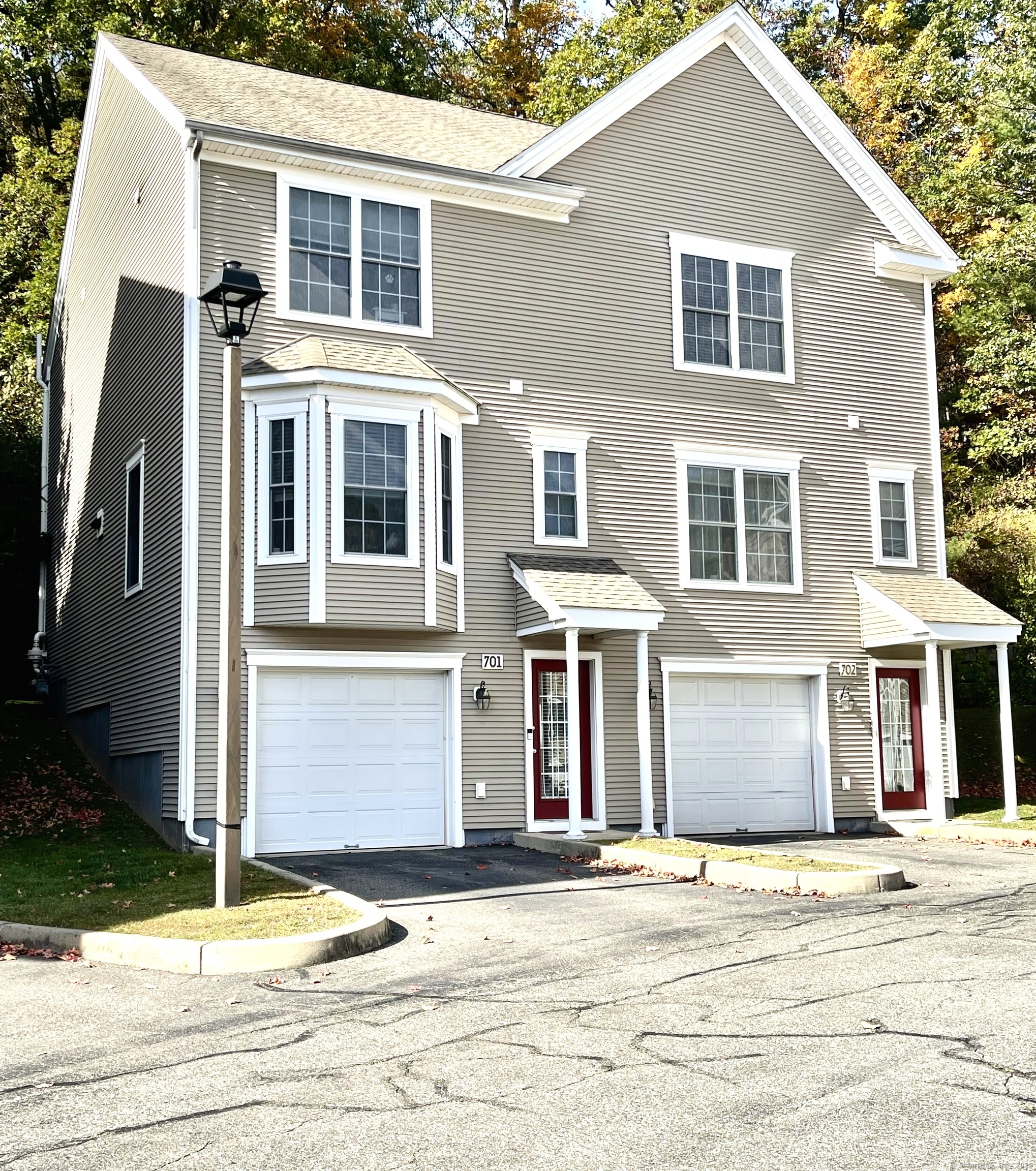 Meriden, Connecticut 06451, United States, 2 Bedrooms Bedrooms, ,3 BathroomsBathrooms,Residential,Active,240539