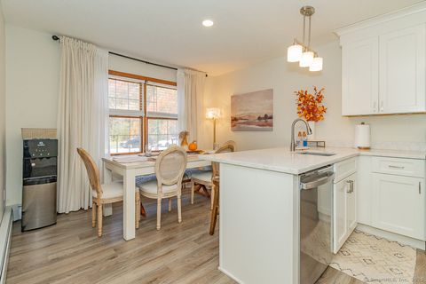 Tiny photo for 27 Deer Run Trail #17, Manchester, CT 06042 (MLS # 24134654)