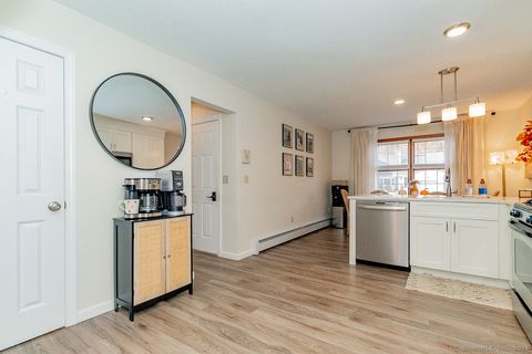 Tiny photo for 27 Deer Run Trail #17, Manchester, CT 06042 (MLS # 24134654)