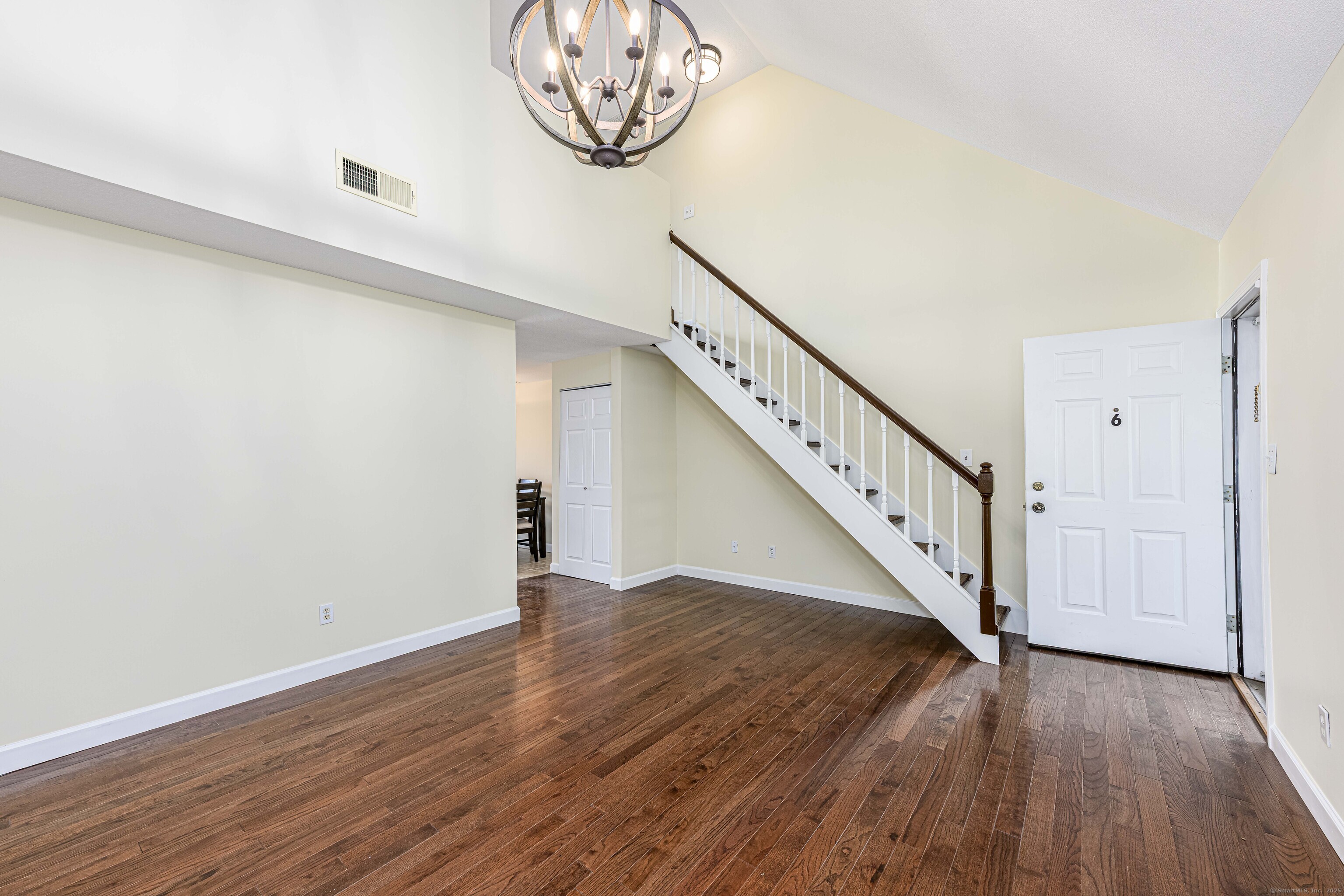 365 Woodford Avenue APT 6