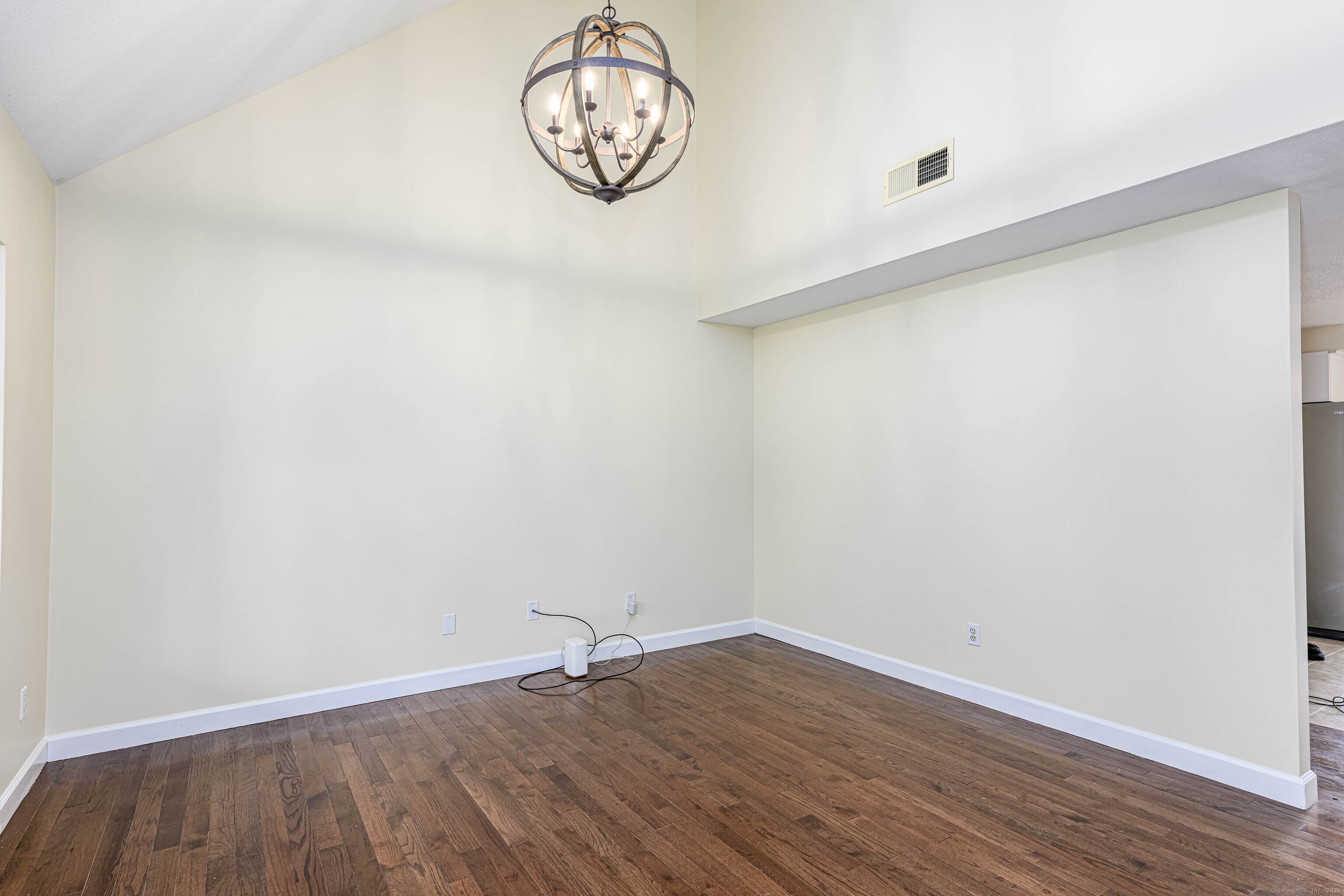 365 Woodford Avenue APT 6