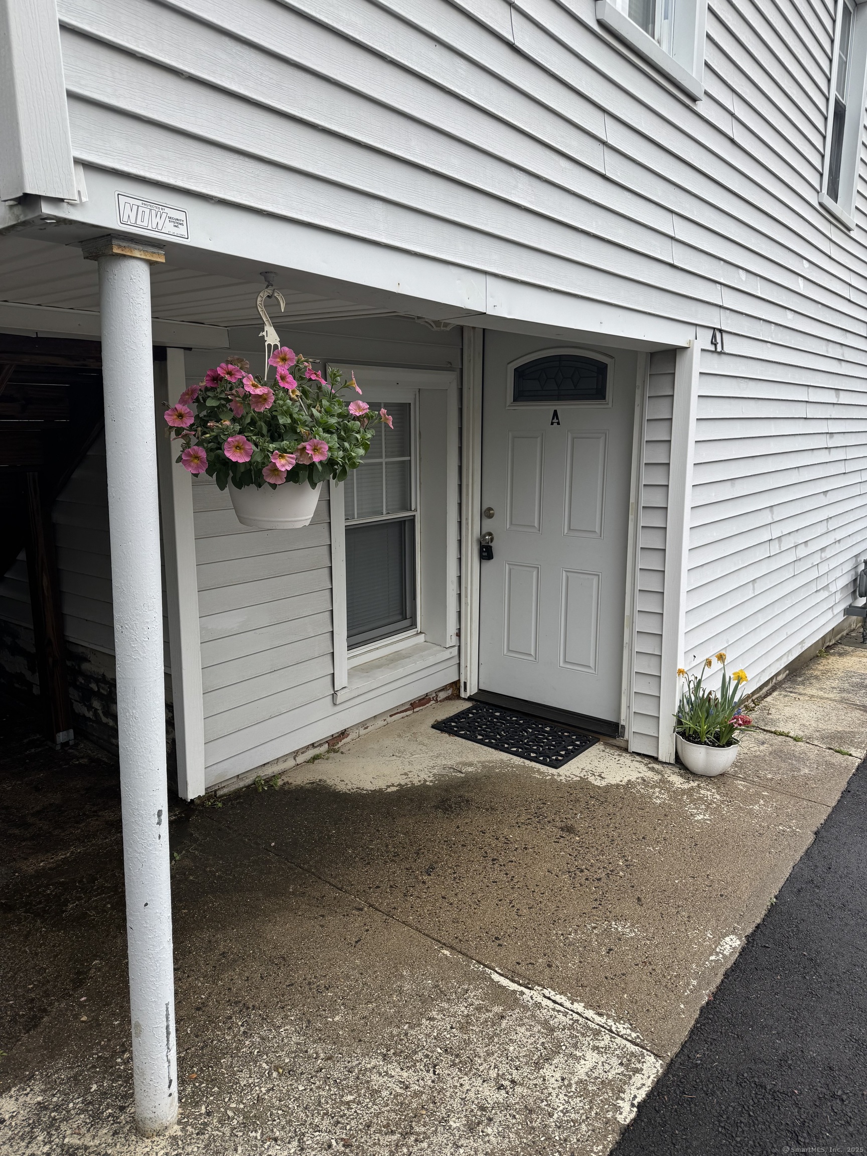 Hubbard Place A, Hamden, Connecticut - 1 Bedrooms  
1 Bathrooms  
3 Rooms - 